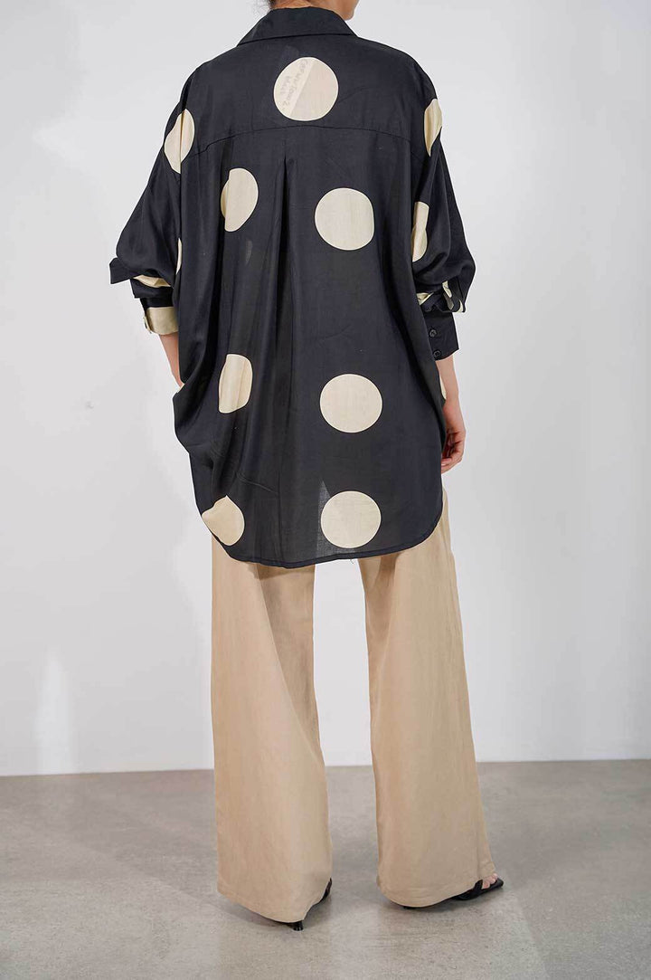 BLACK OVERSIZED BUTTON DOWN SHIRT