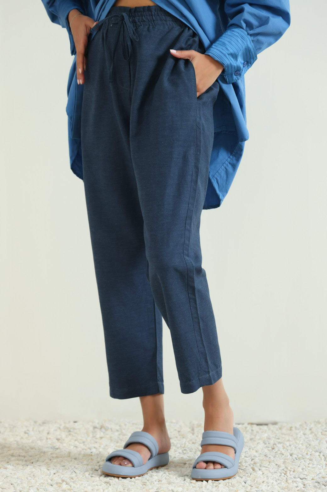 NAVY LINEN PAPERBAG PANTS