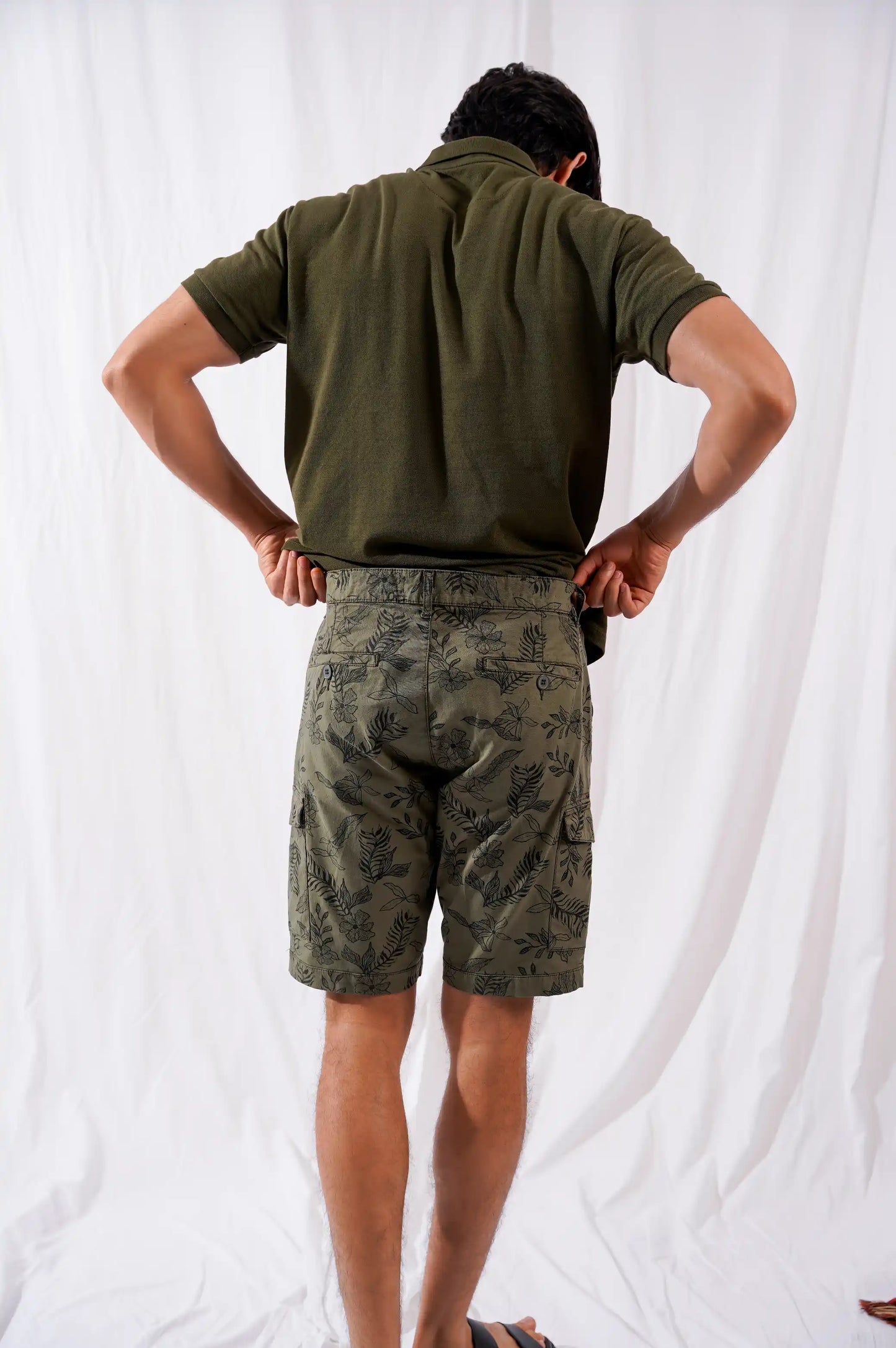 OLIVE CARGO PRINTED SHORTS