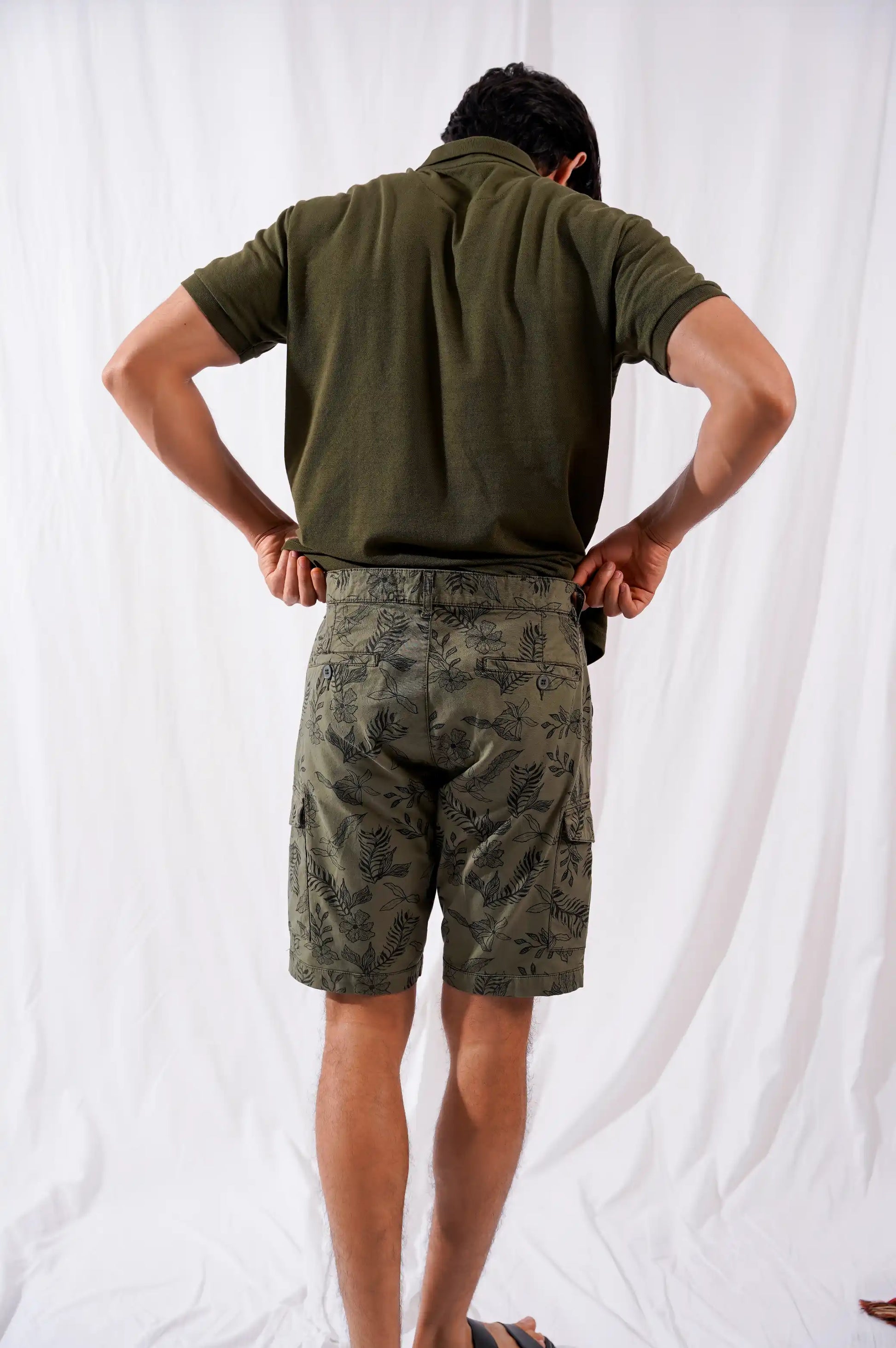 OLIVE CARGO PRINTED SHORTS