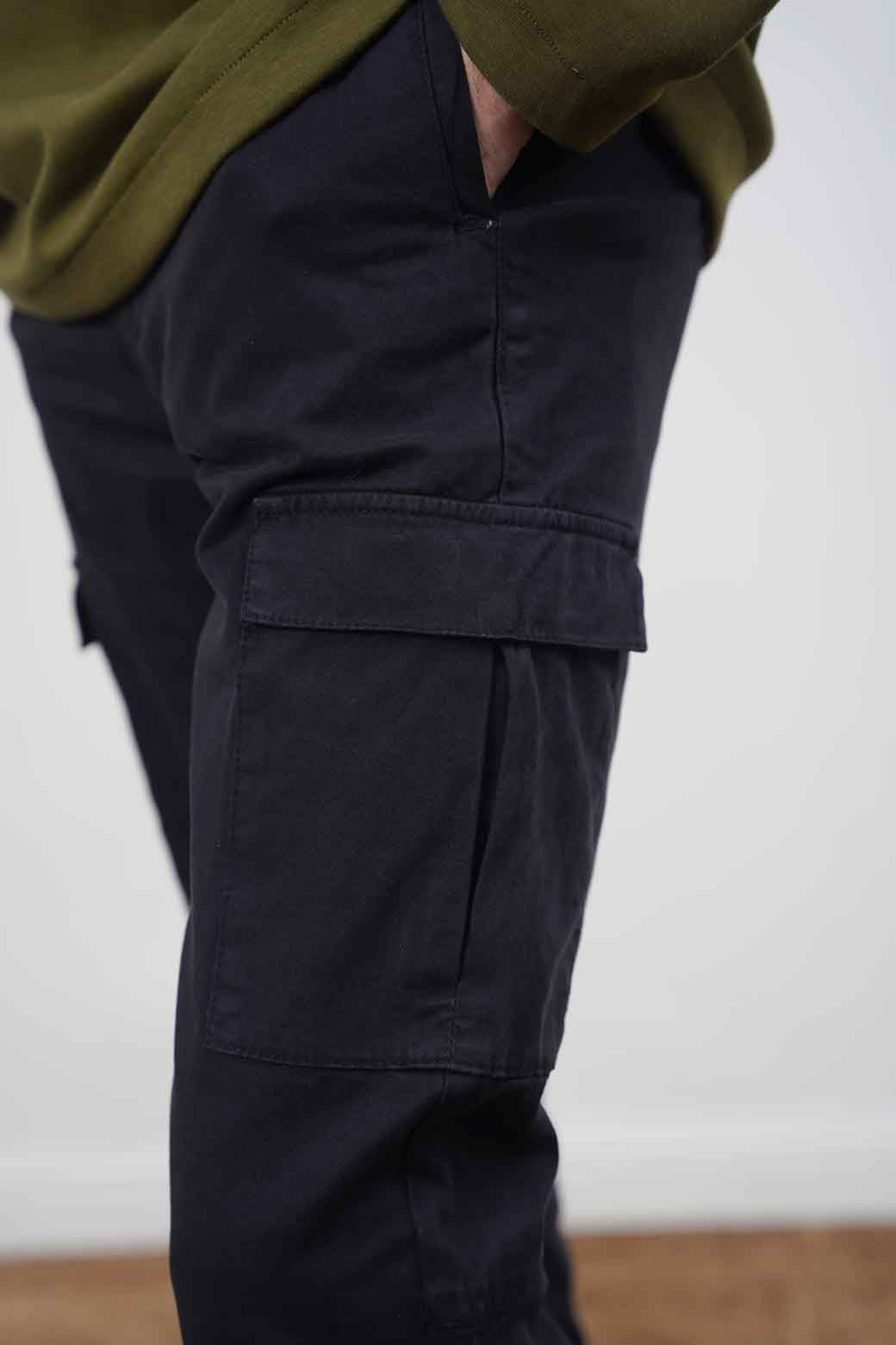 BLACK CARGO PANTS