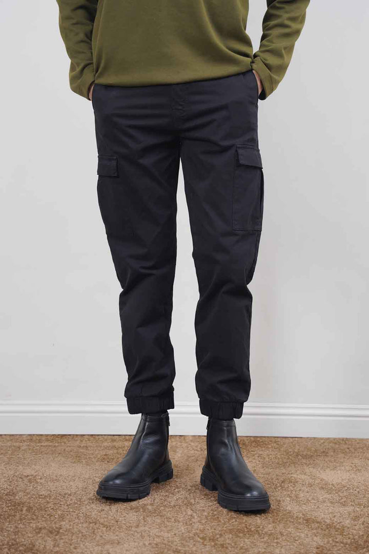 BLACK CARGO PANTS