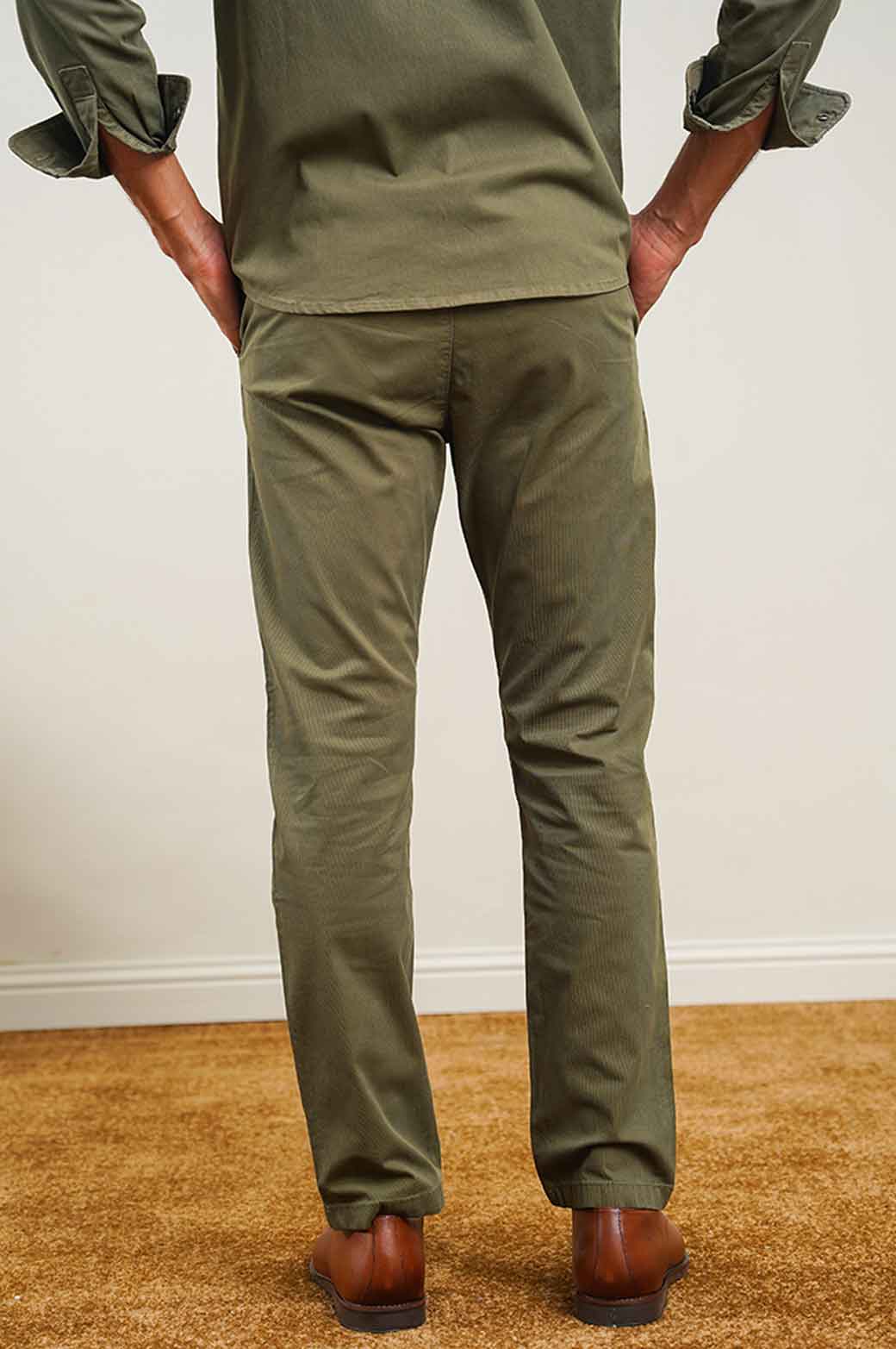 OLIVE EASY CHINO PANTS
