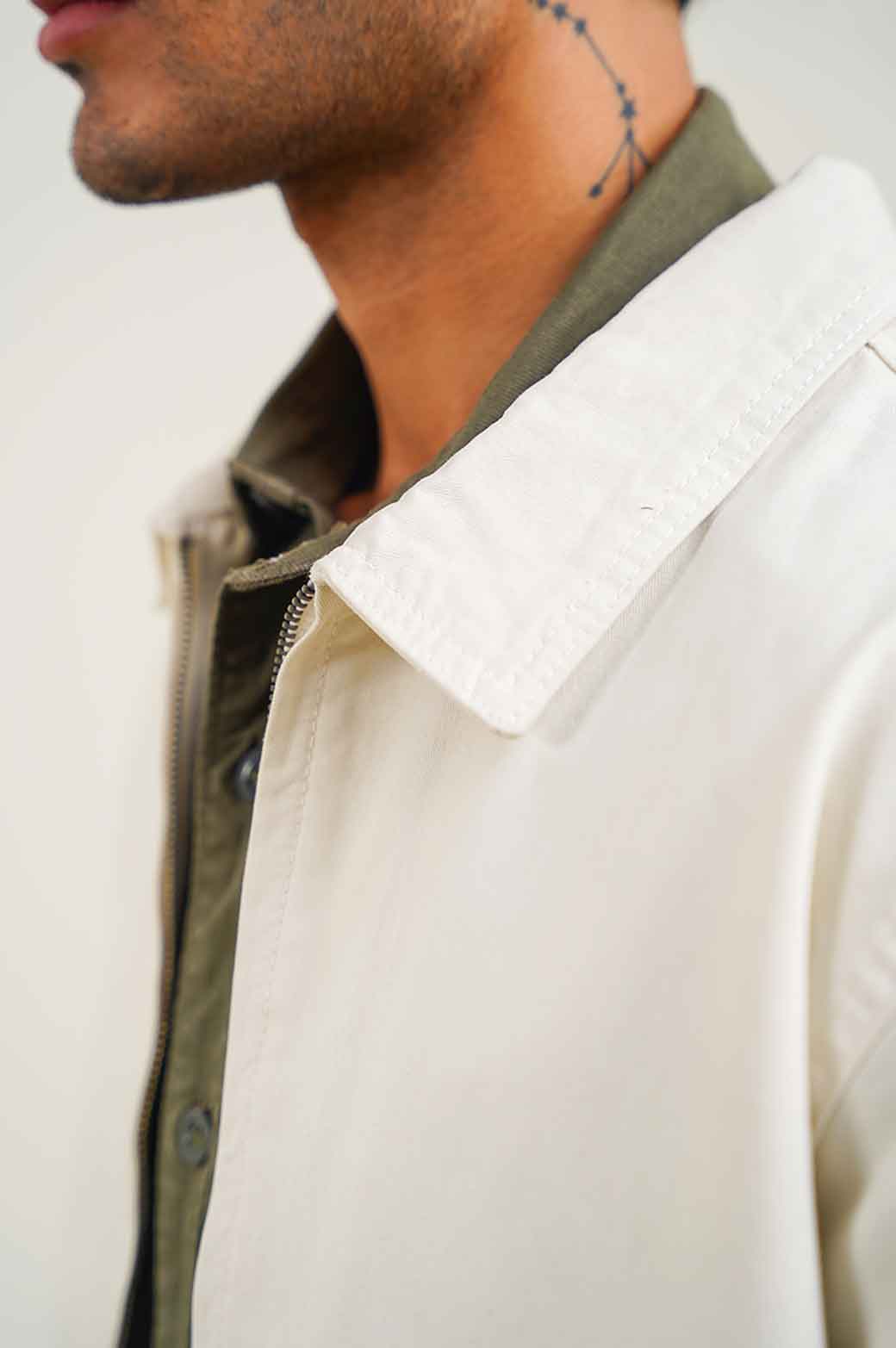 WHITE ZIP-UP TEXTURED JACKET