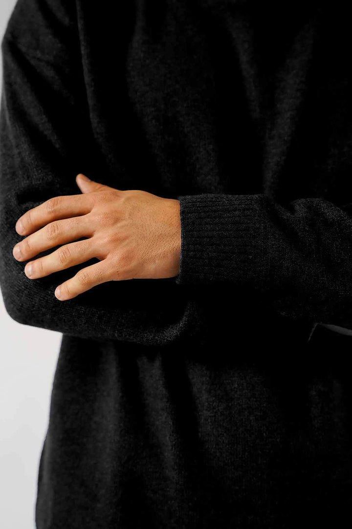 BLACK SOFT TEXTURED SWEATER