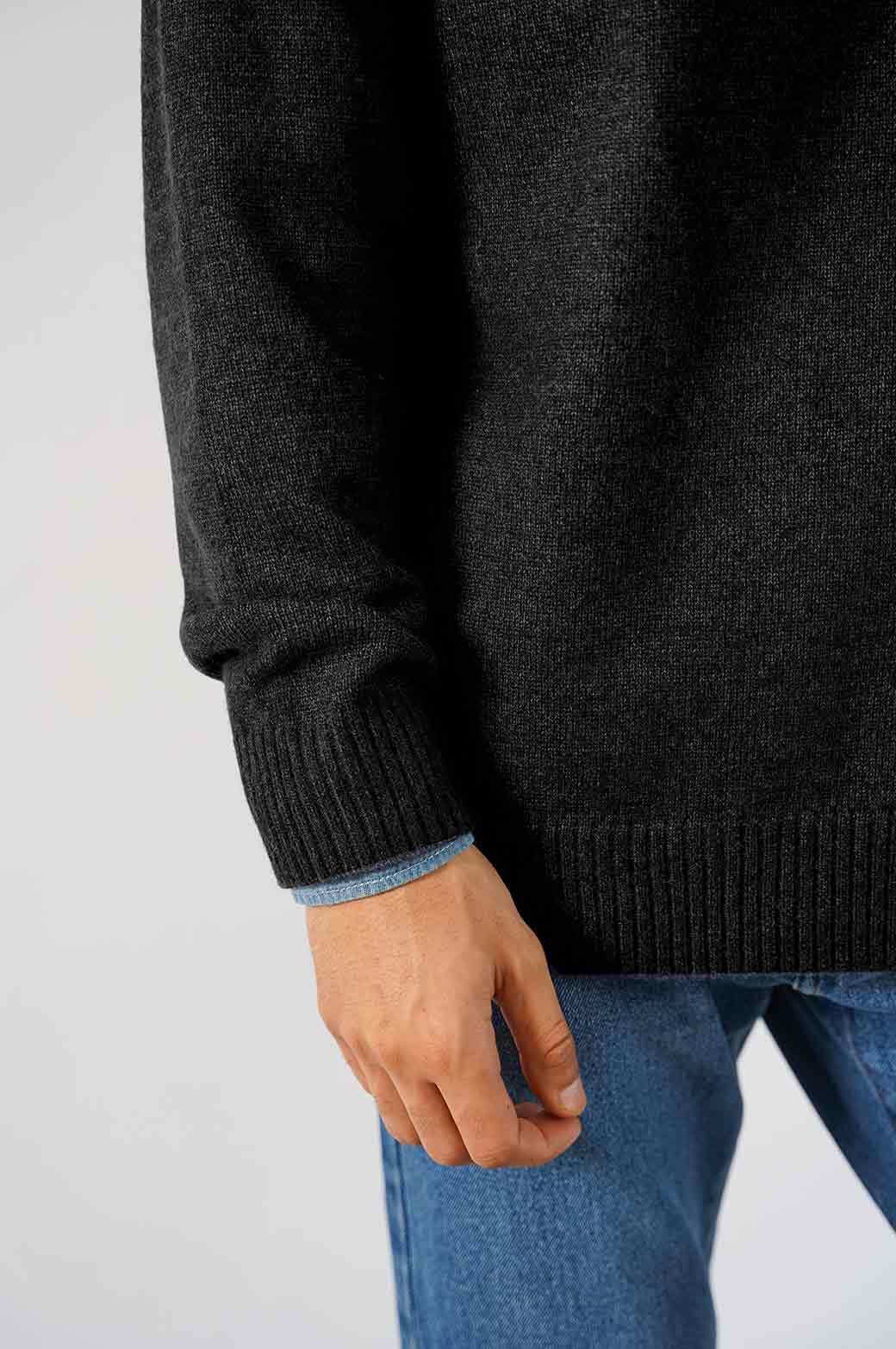 BLACK SOFT TEXTURED SWEATER