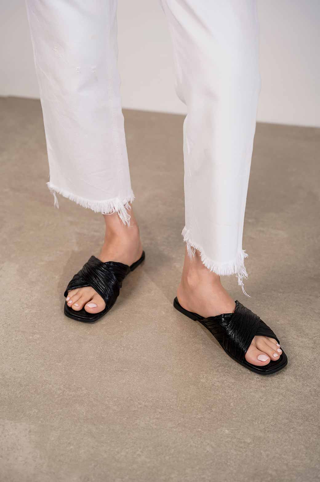 BLACK TEXTURED SLIDES