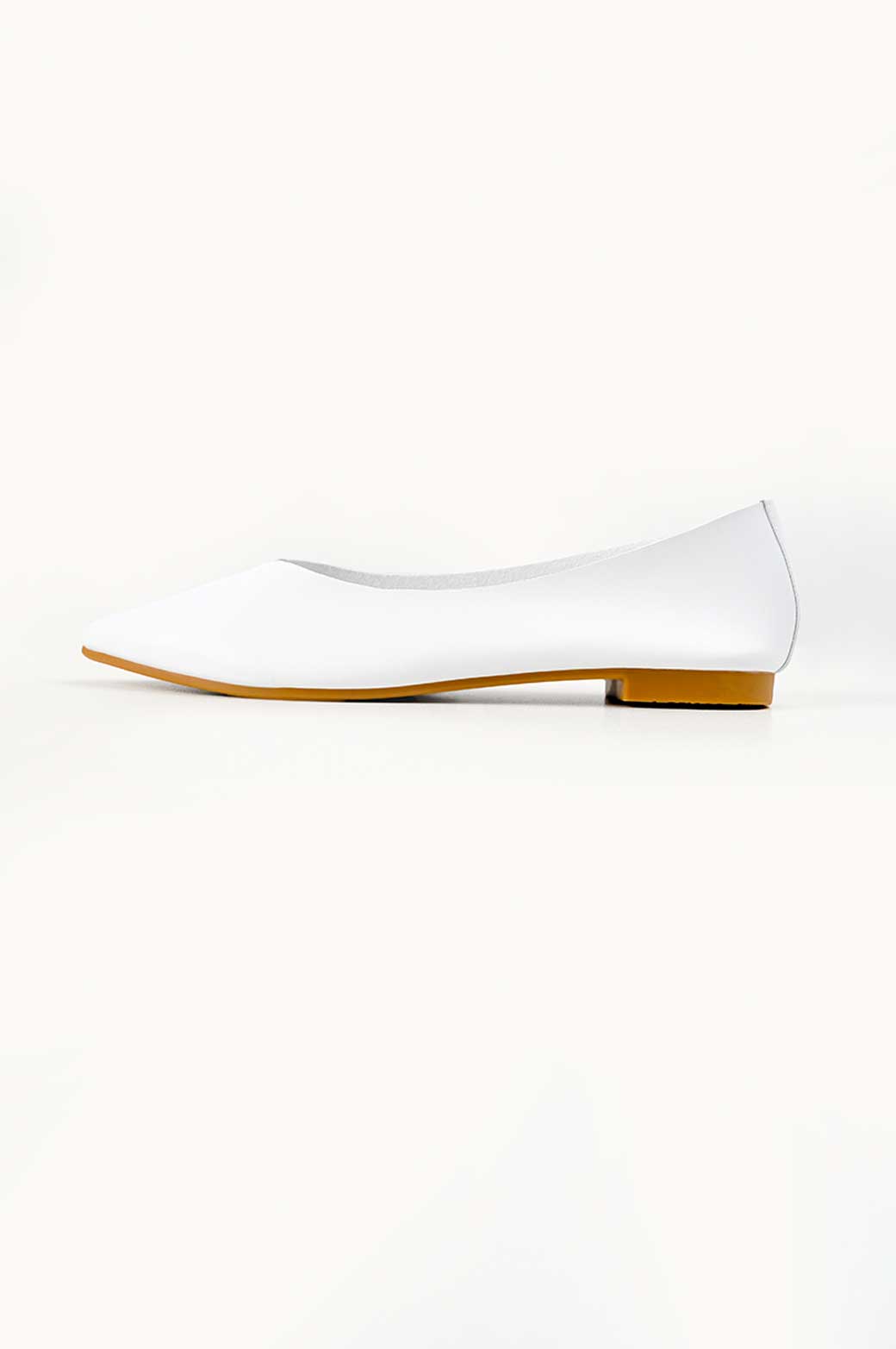 WHITE BASIC BALLERINA PUMPS