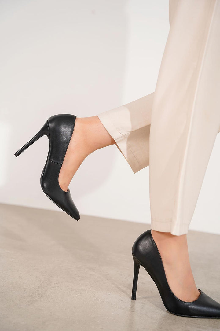 BLACK POINTED STILETTO HEEL