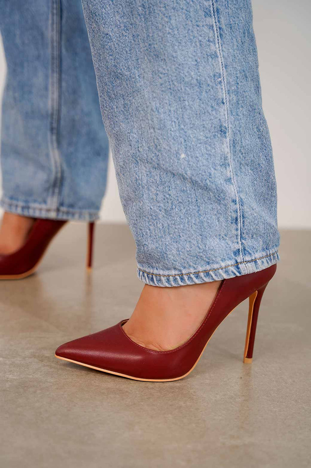 MAROON POINTED STILETTO HEEL