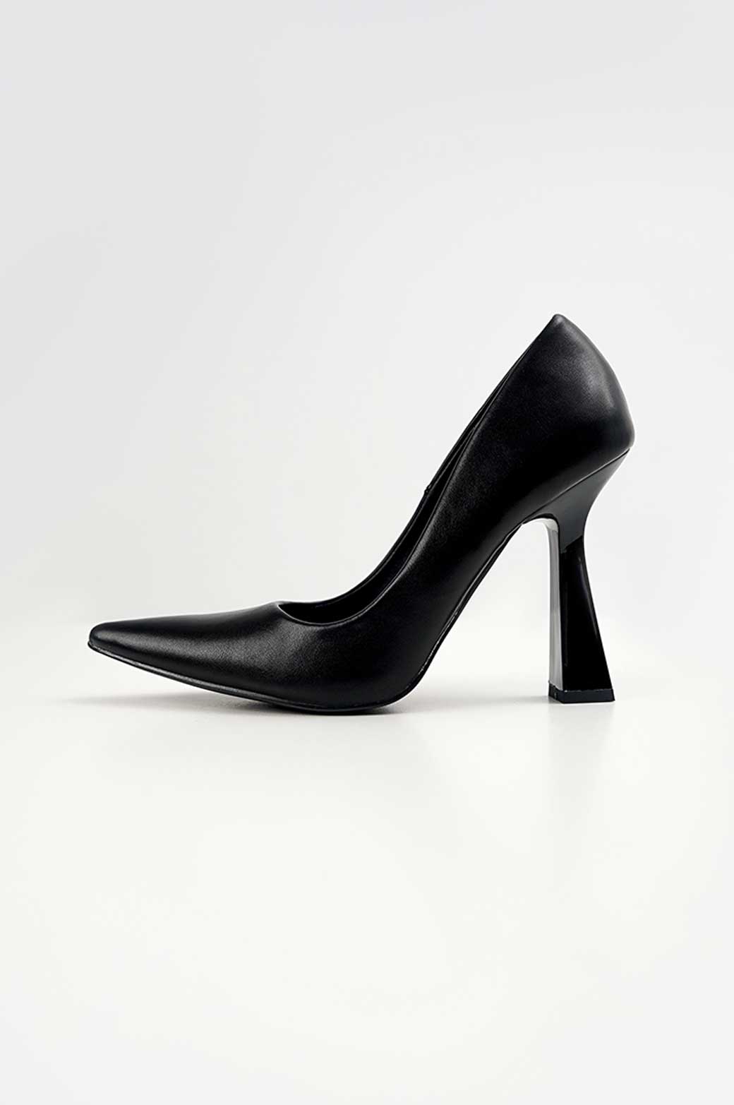 BLACK POINTED HIGH HEEL