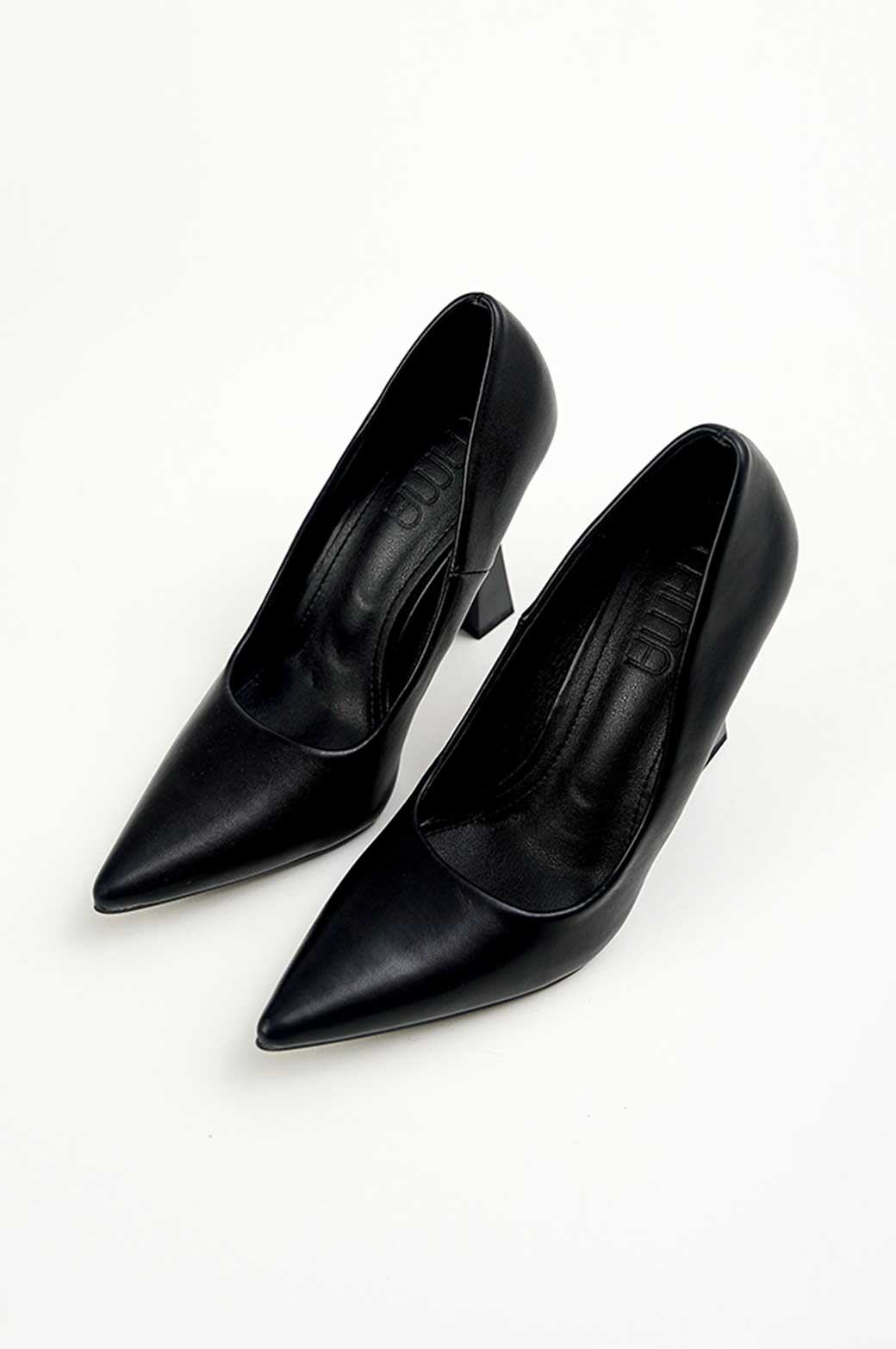 BLACK POINTED HIGH HEEL