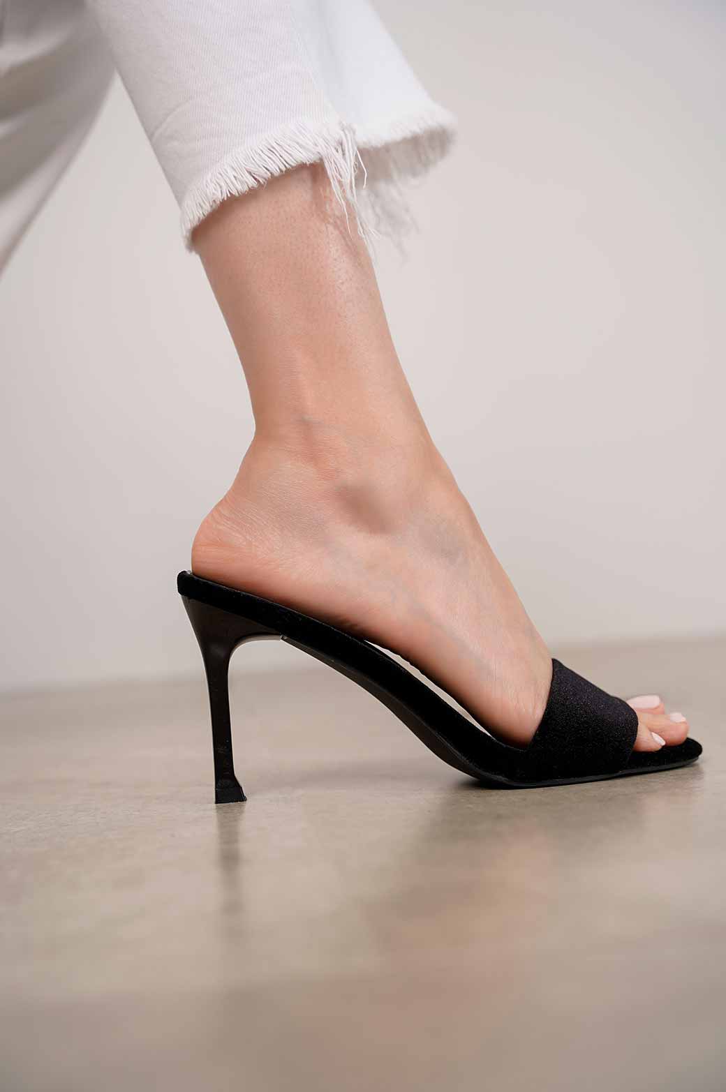 BLACK PLUSH HIGH HEEL
