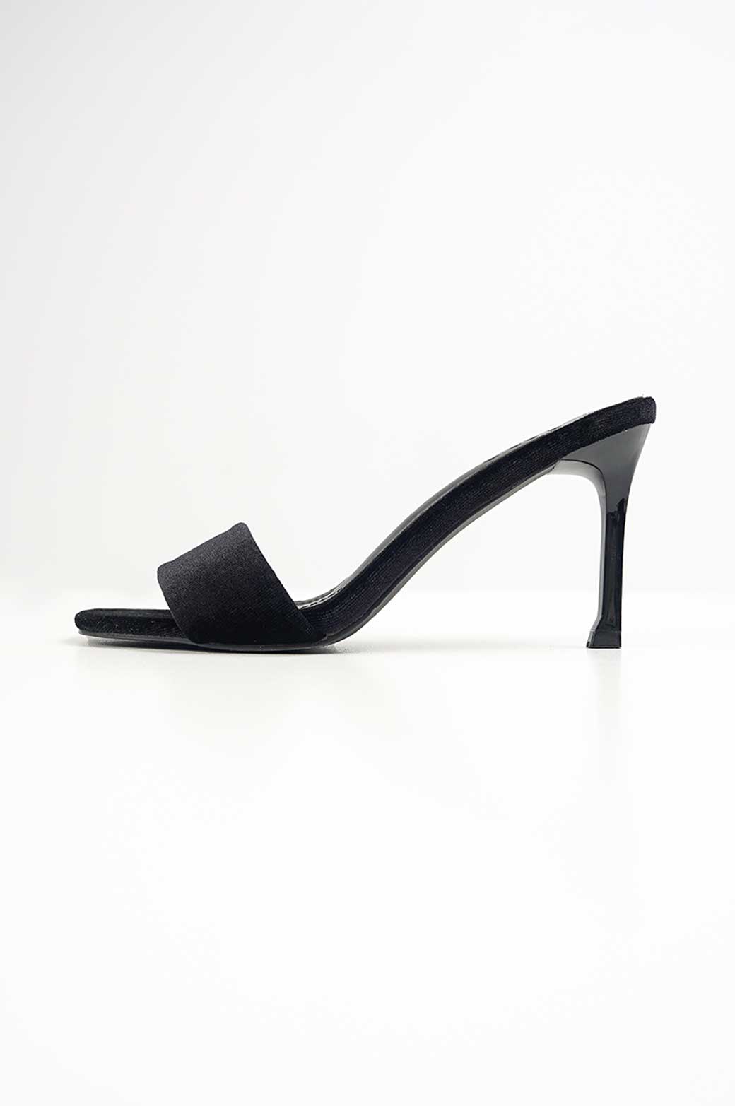 BLACK PLUSH HIGH HEEL