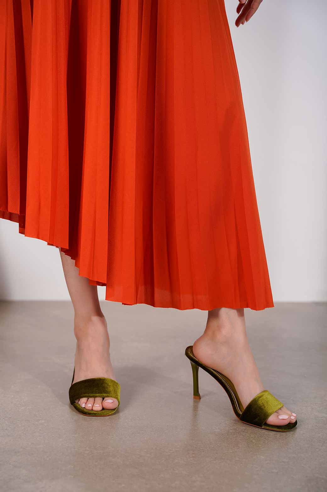 OLIVE PLUSH HIGH HEEL