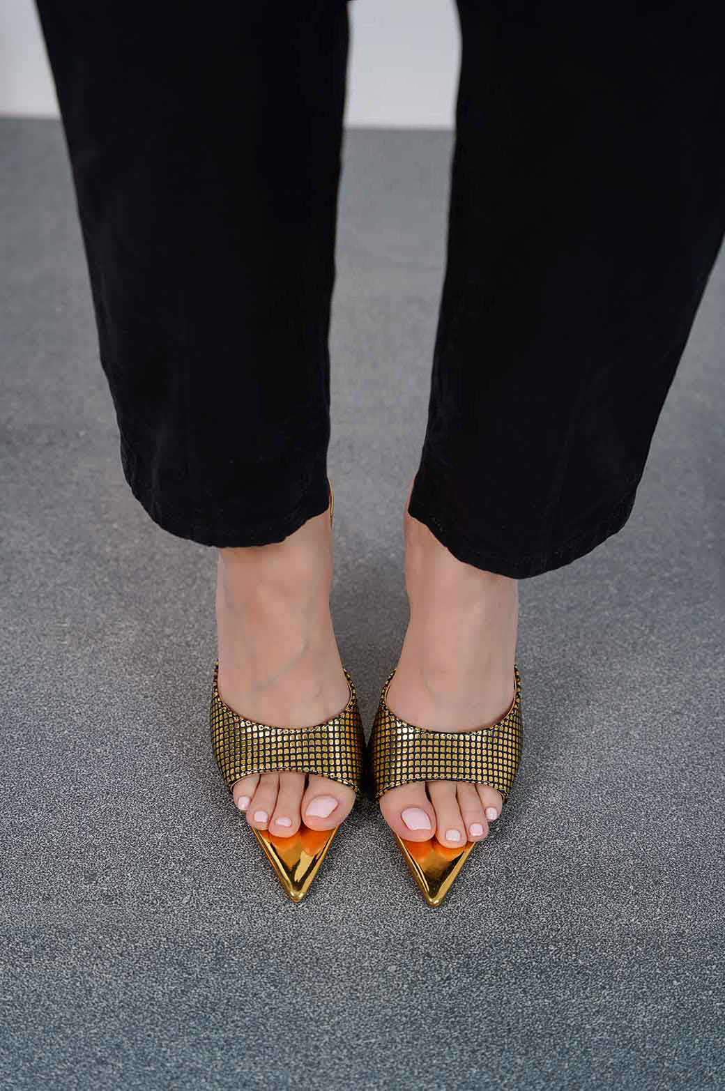 GOLD POINTED GOLD HEEL
