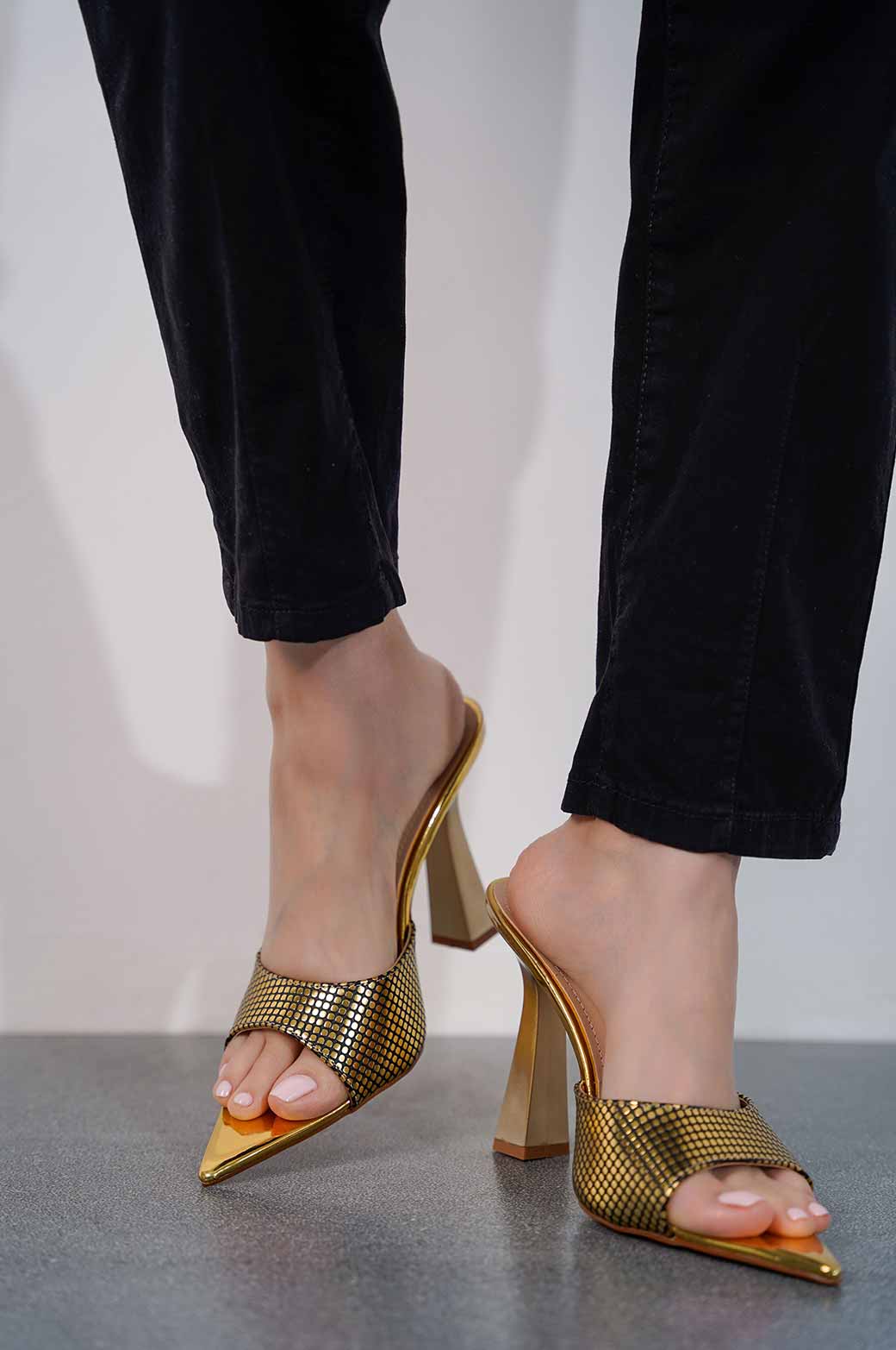 GOLD POINTED GOLD HEEL