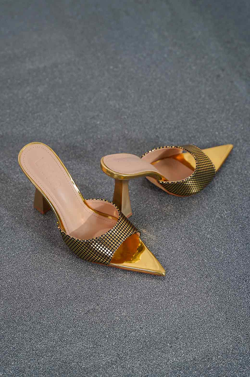 GOLD POINTED GOLD HEEL