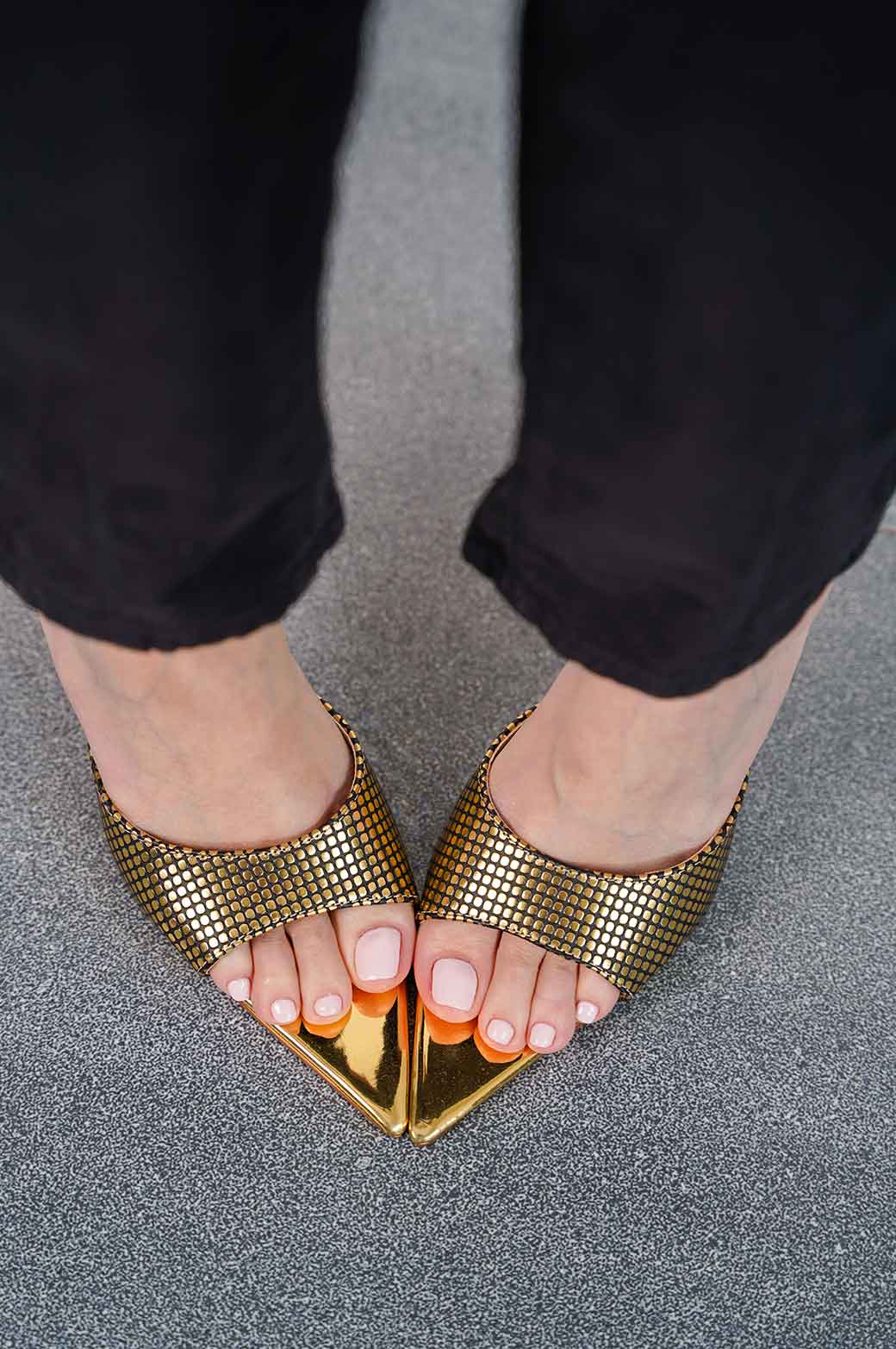 GOLD POINTED GOLD HEEL