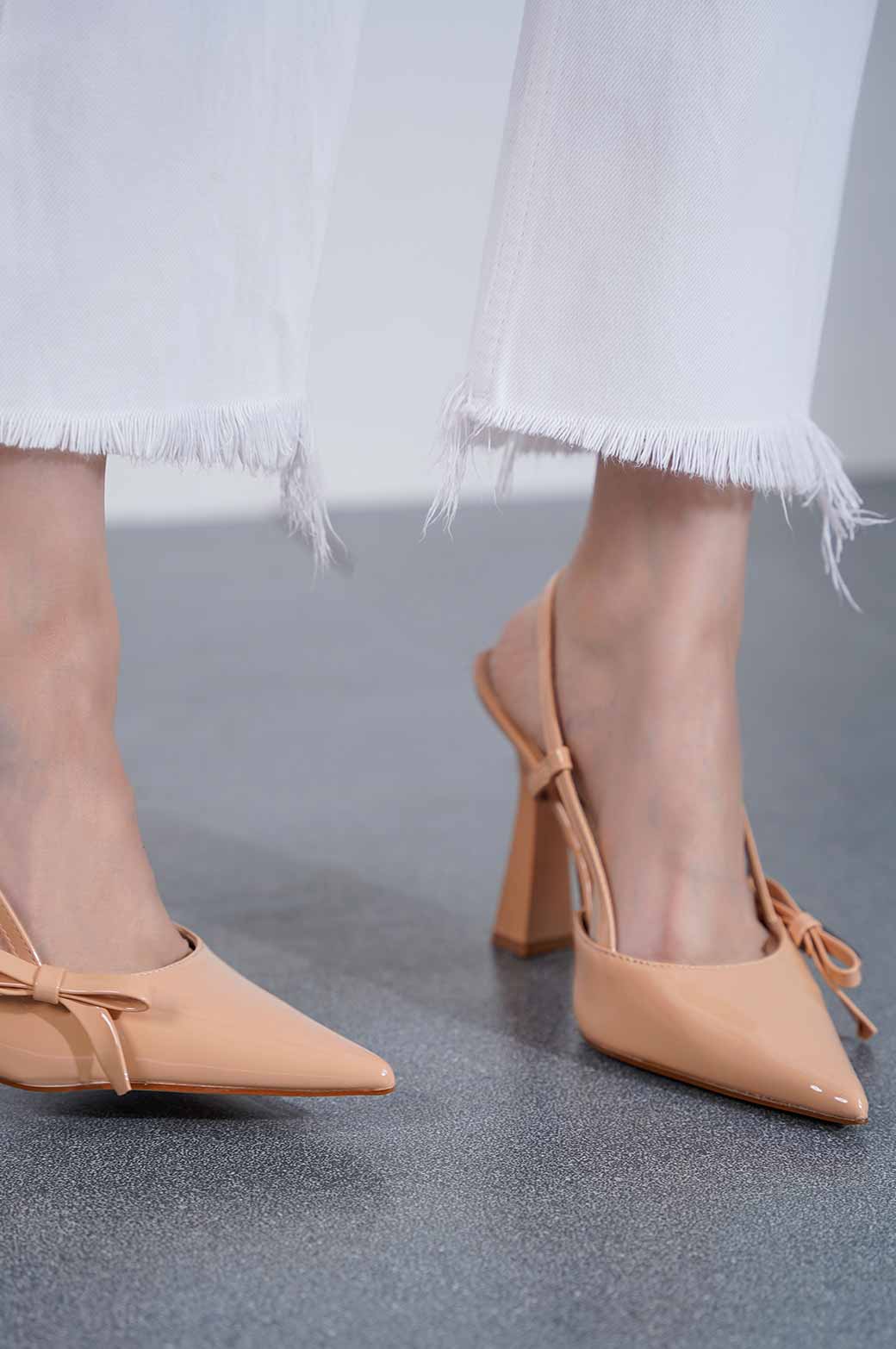 BEIGE PATENT BOW SLINGBACK