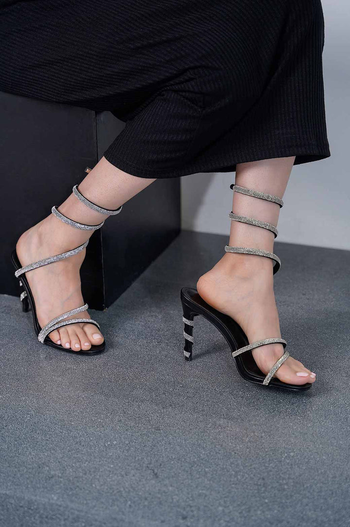 BLACK SPIRAL STRAP HEEL
