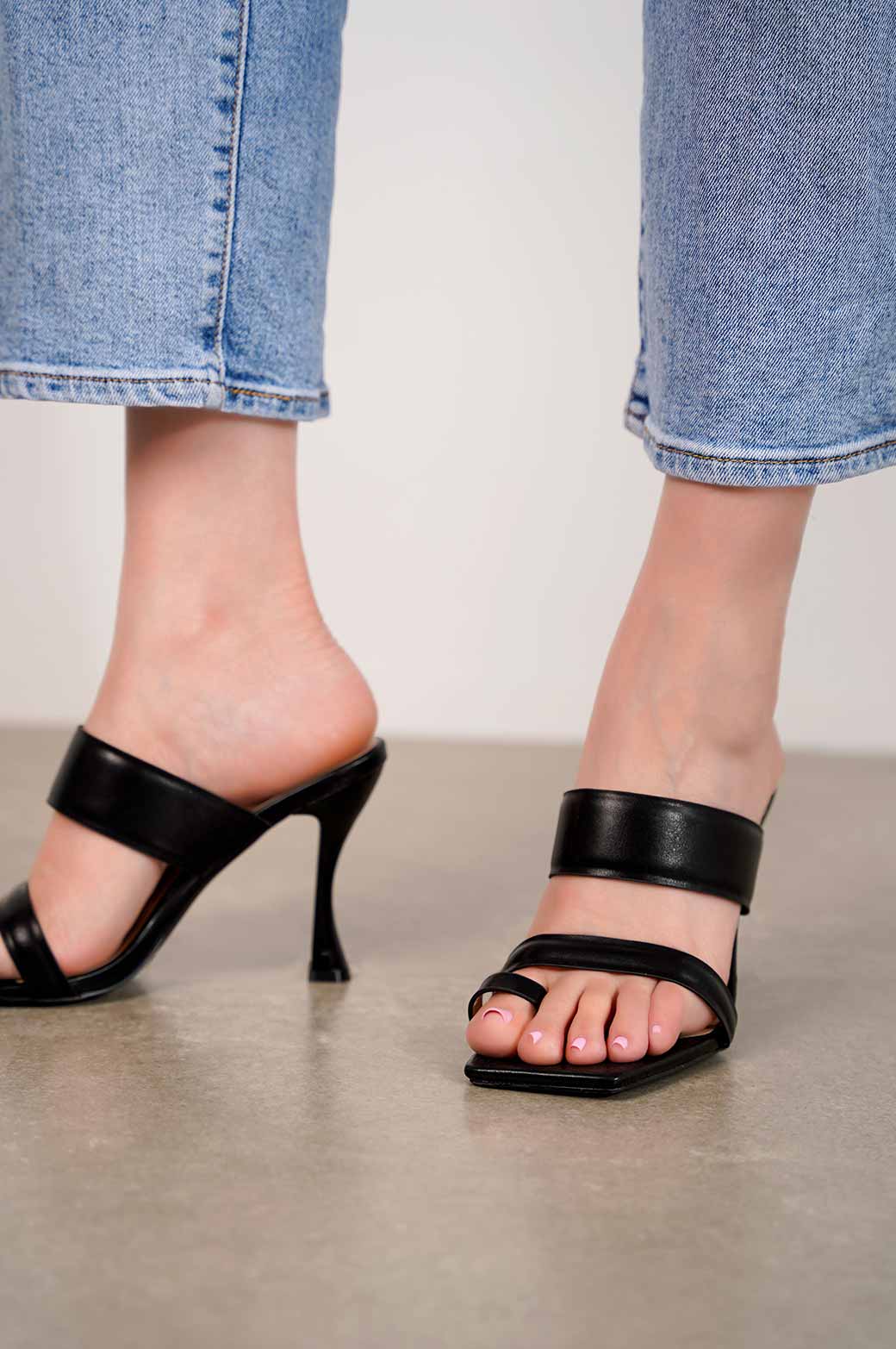 BLACK TOE RING HIGH HEEL