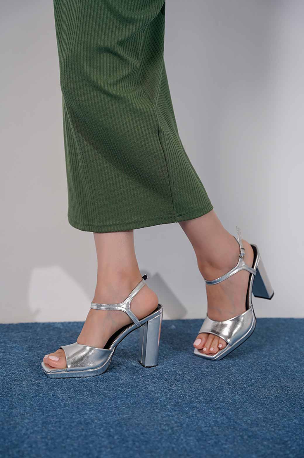 SILVER PLATFORM BLOCK HEEL