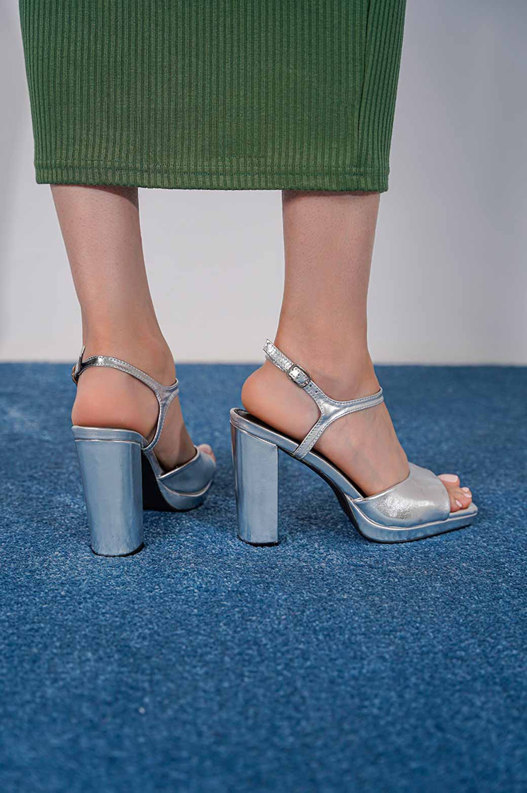 SILVER PLATFORM BLOCK HEEL