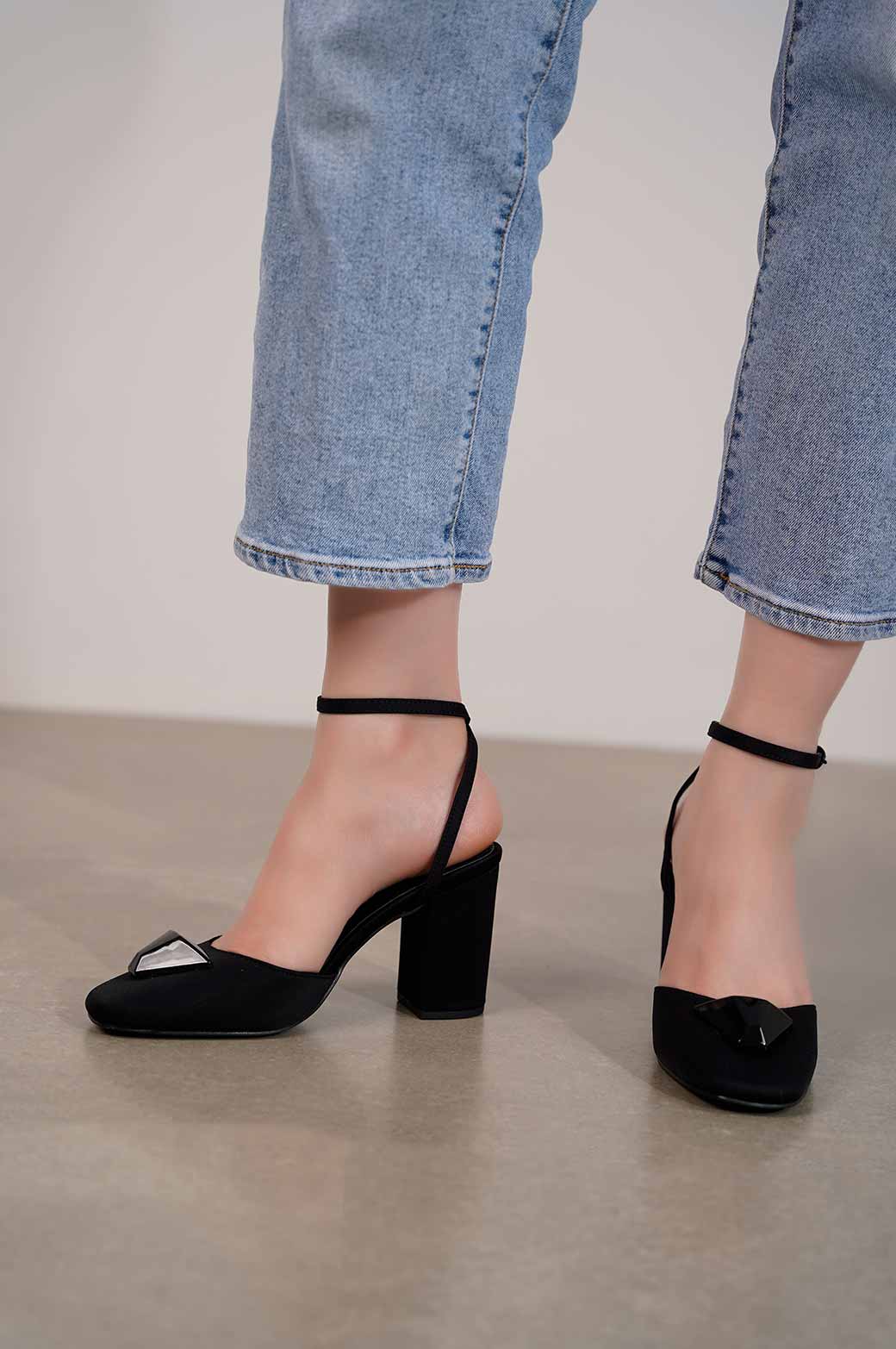 BLACK STUDDED BLOCK HEEL