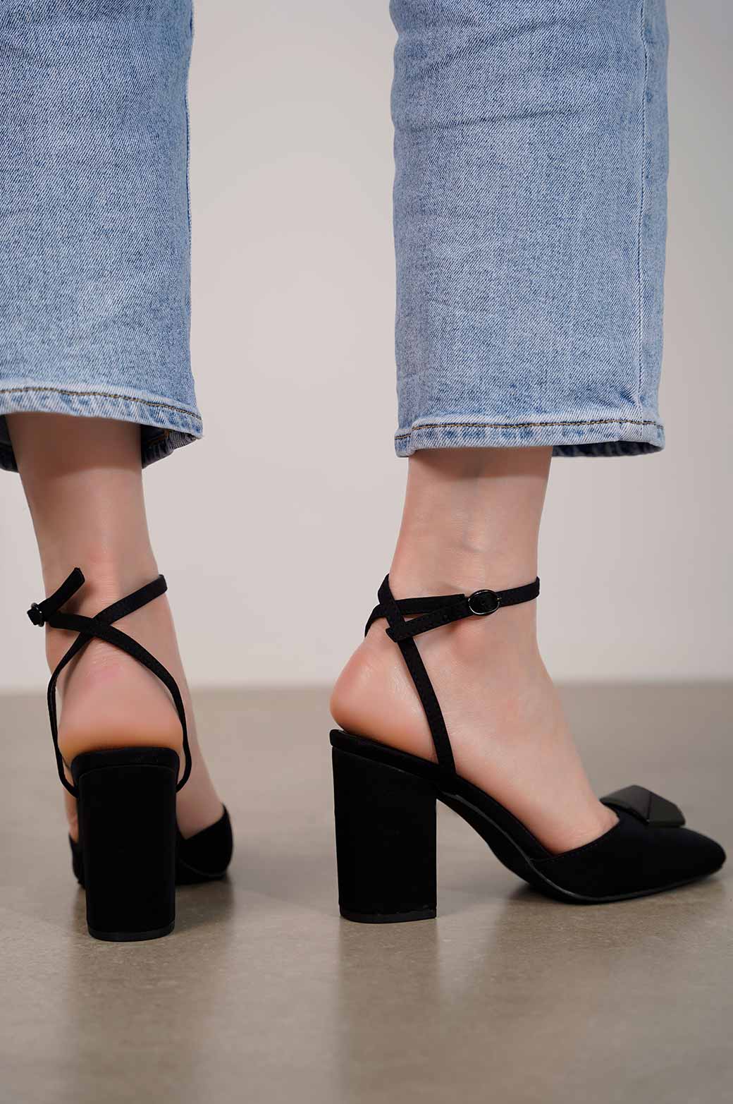 BLACK STUDDED BLOCK HEEL