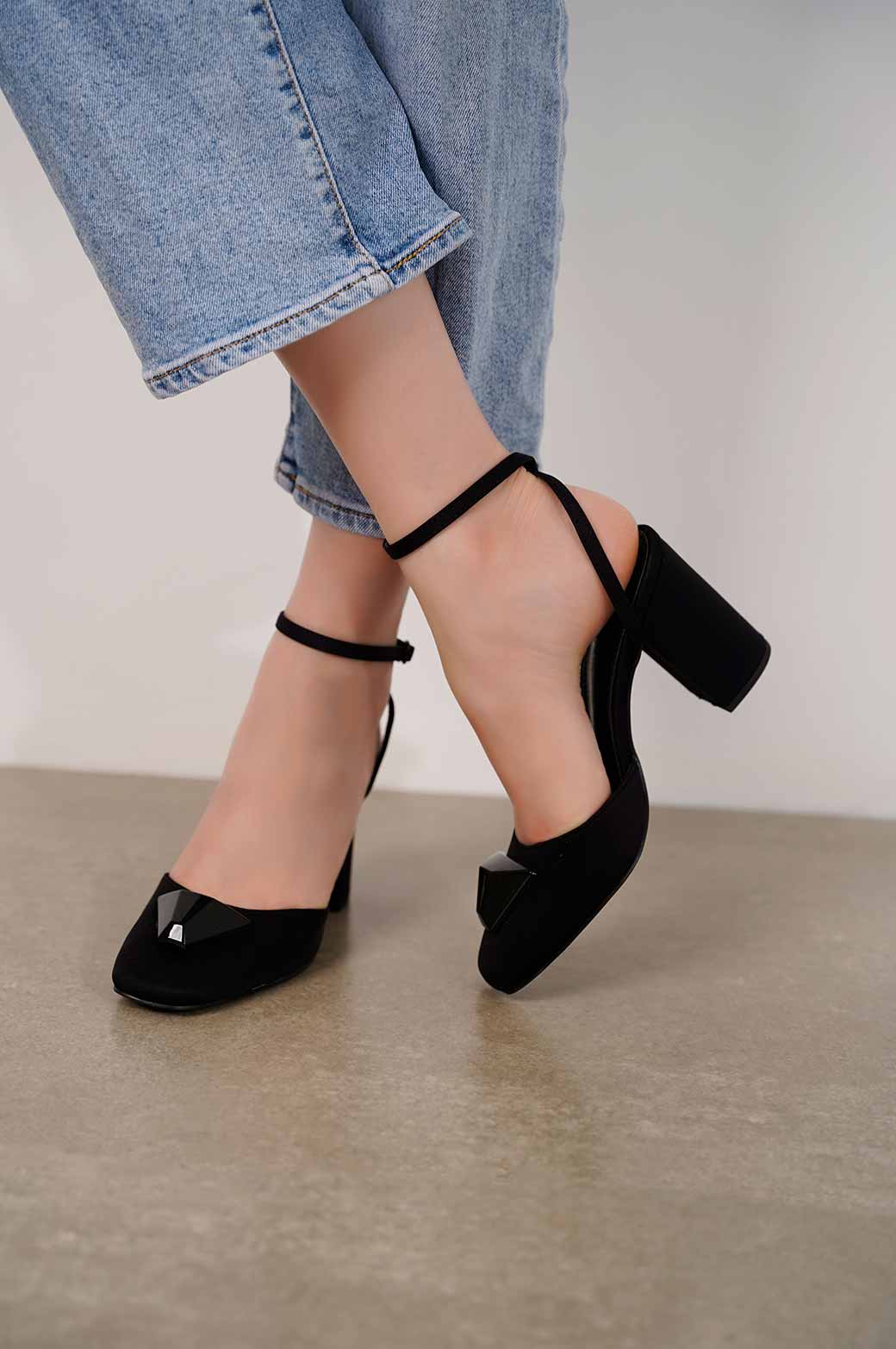 BLACK STUDDED BLOCK HEEL