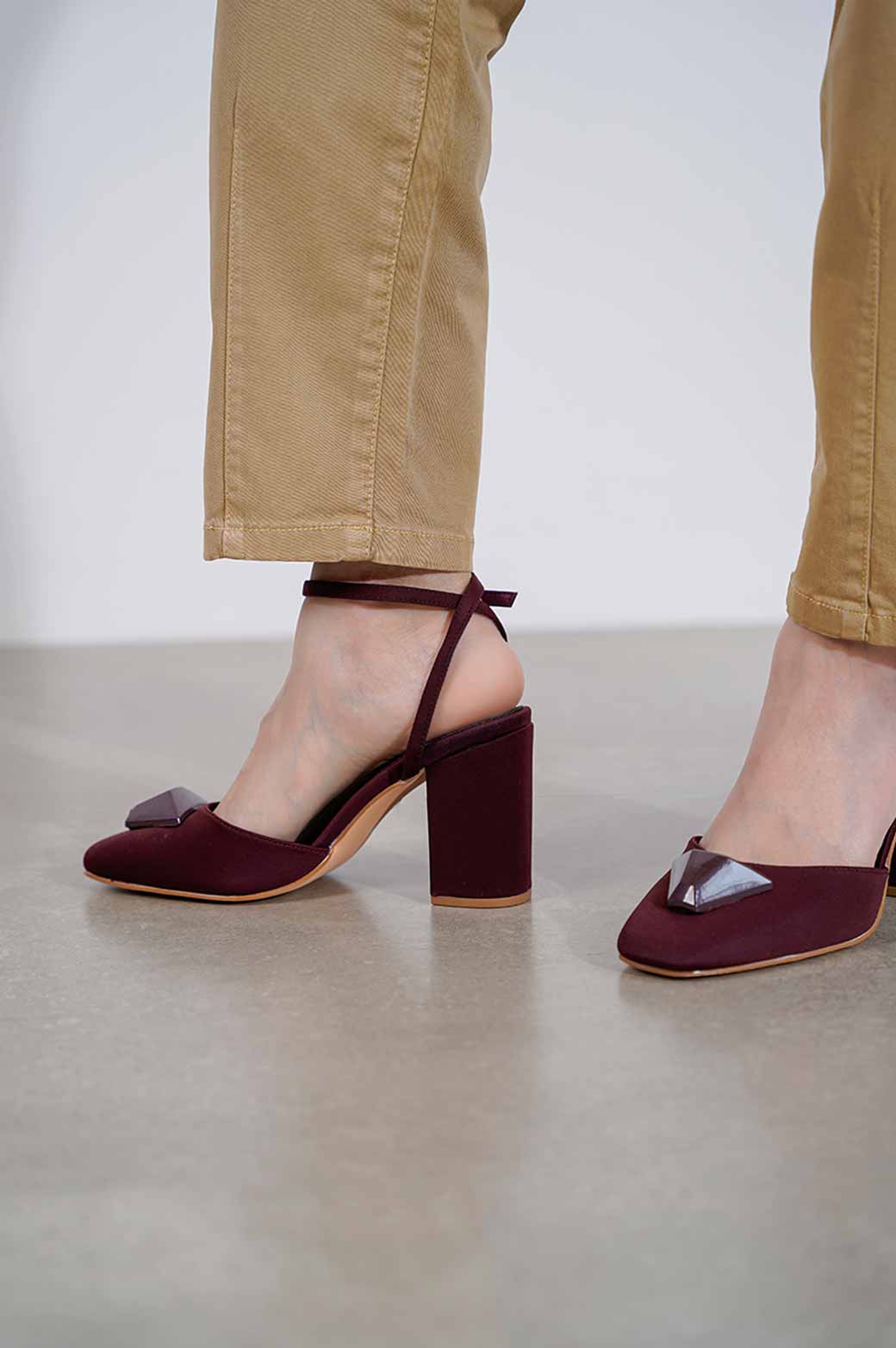 MAROON STUDDED BLOCK HEEL