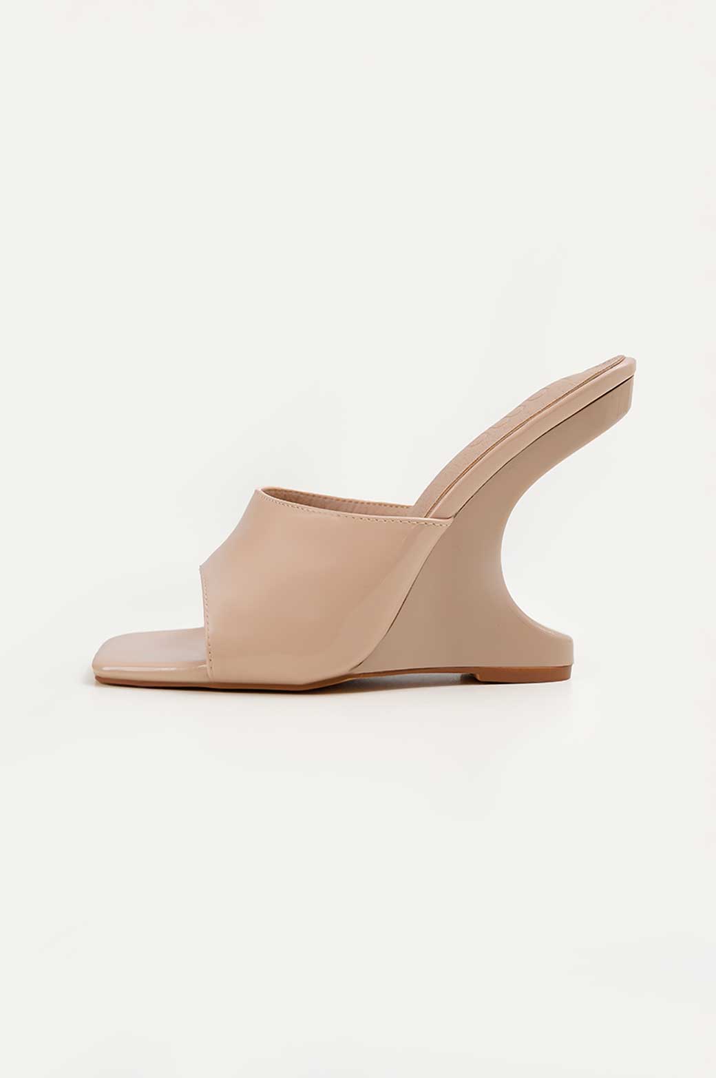 BEIGE SCULPTED HEEL