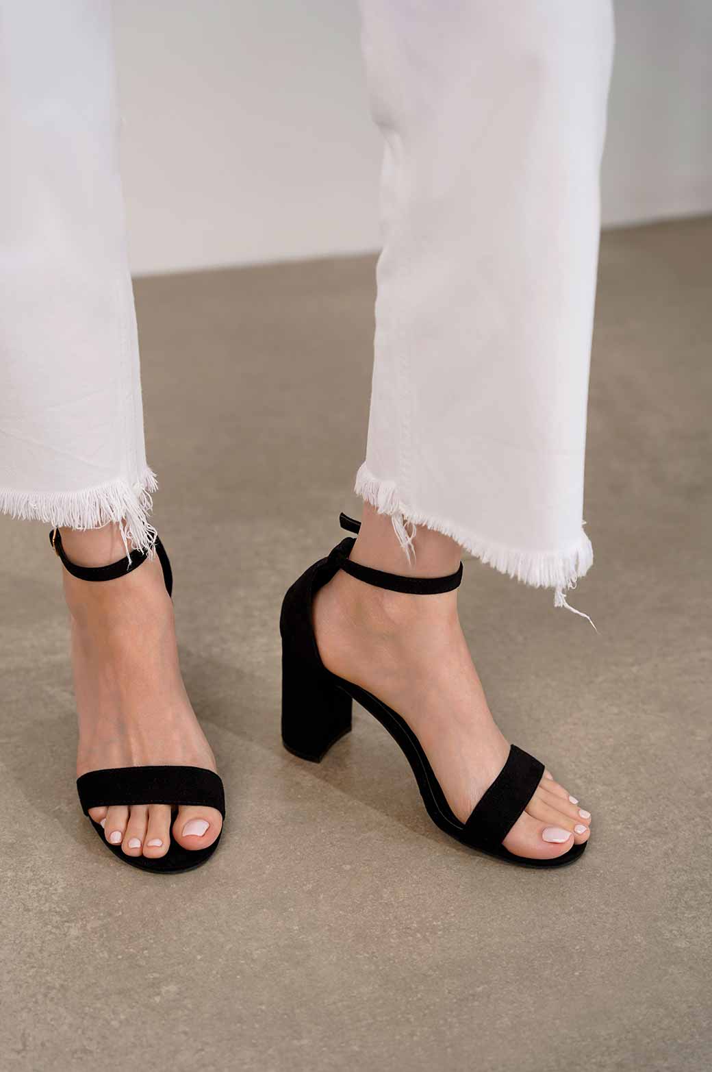 BLACK ANKEL STRAP HEEL