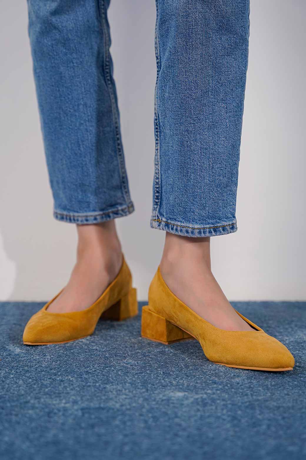 CAMEL POINTED MIDI HEEL