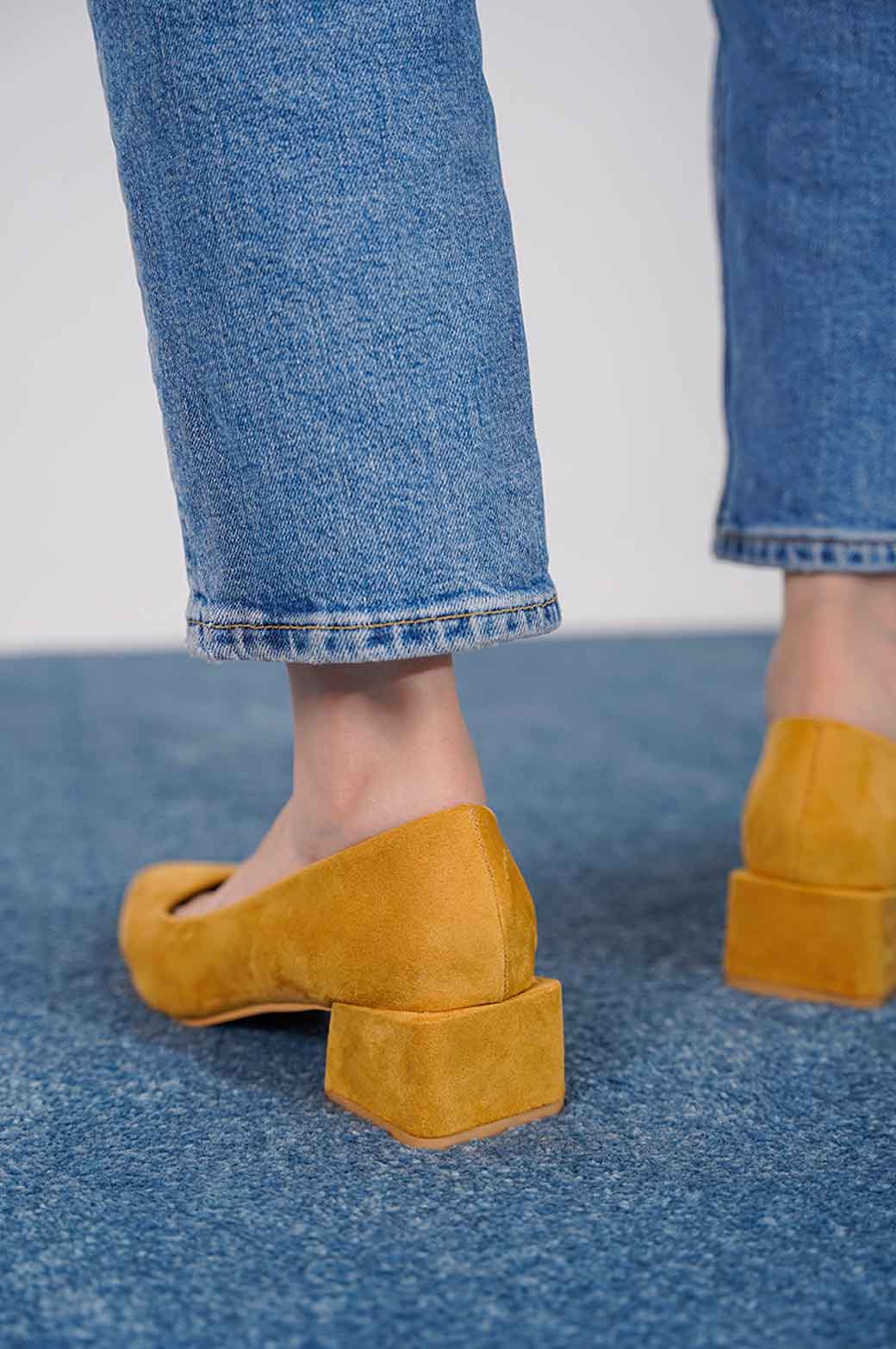 CAMEL POINTED MIDI HEEL