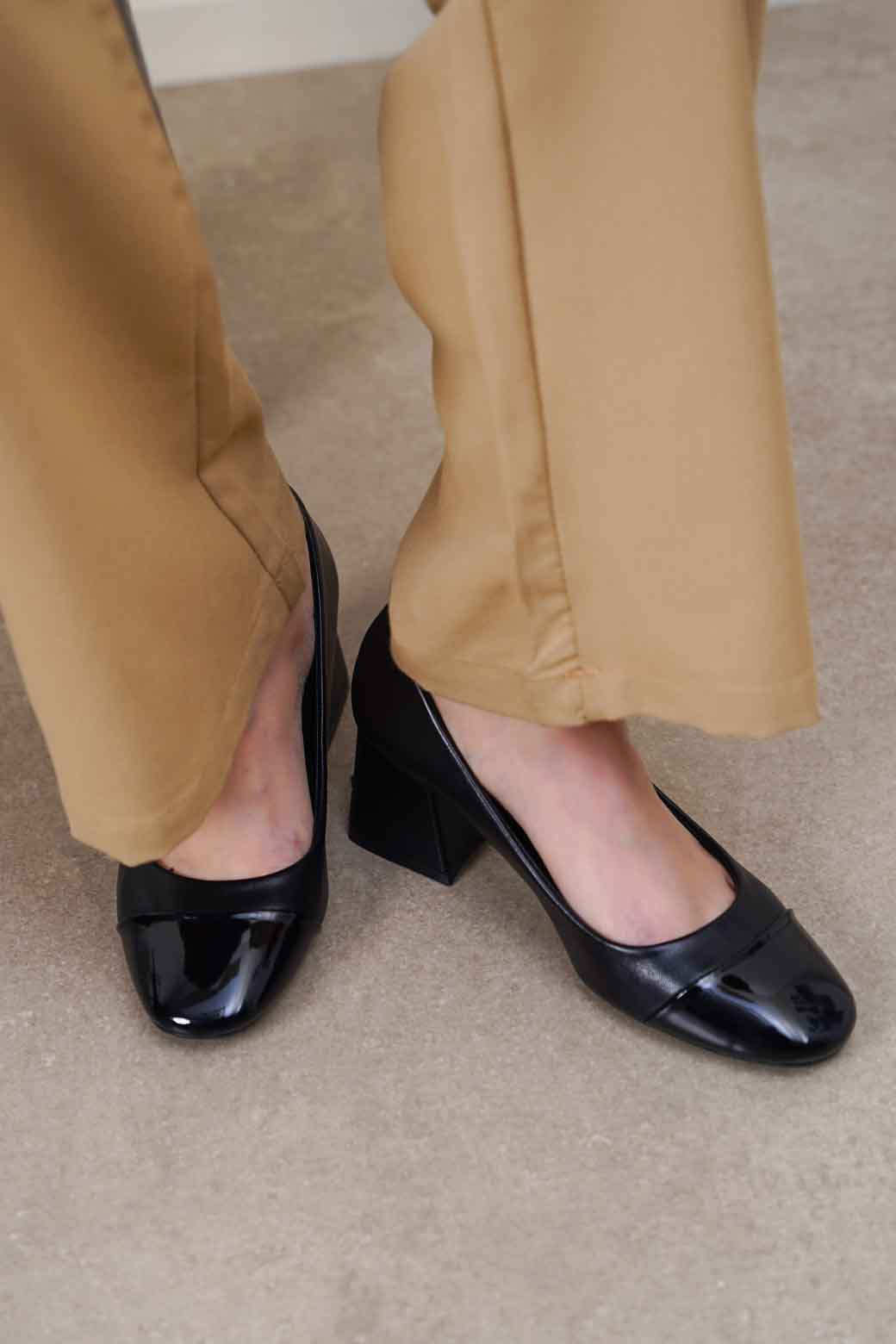 BLACK MONOCHROME BLOCK HEEL