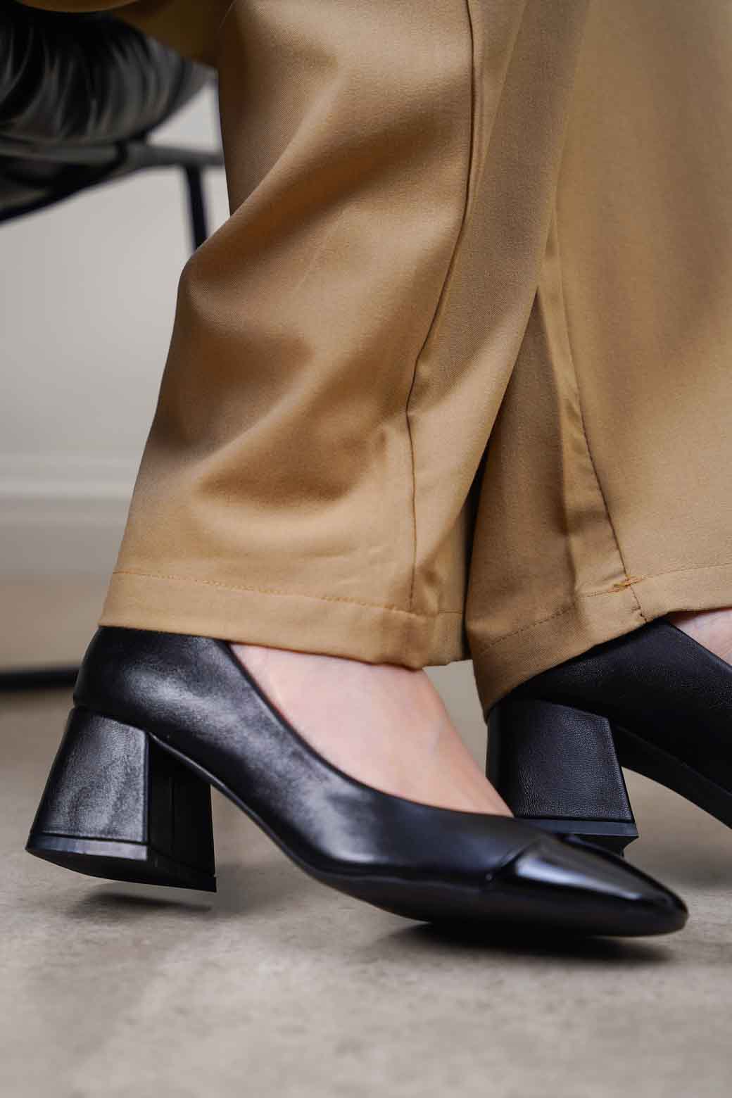 BLACK MONOCHROME BLOCK HEEL