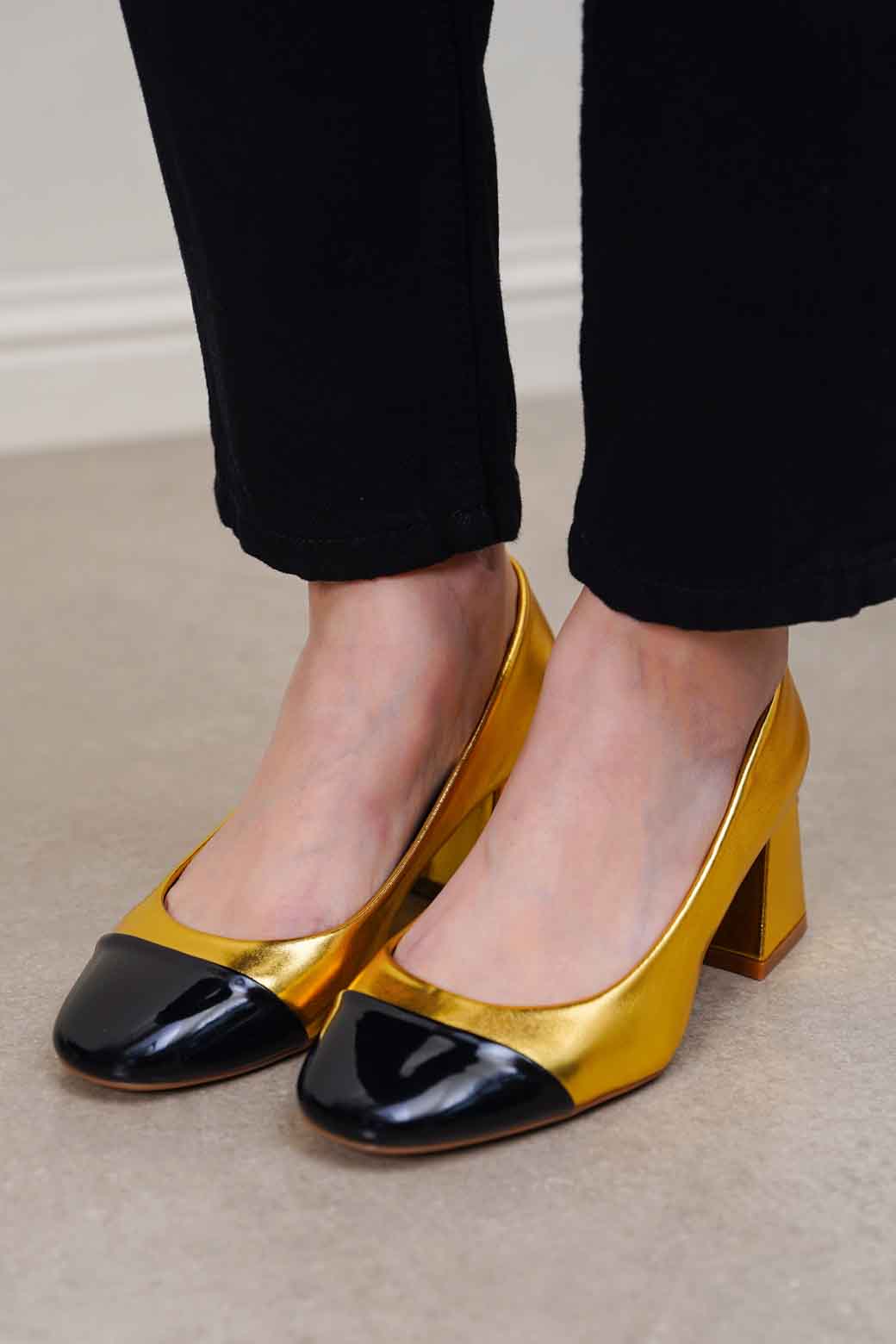 GOLD CONTRAST BLOCK HEEL