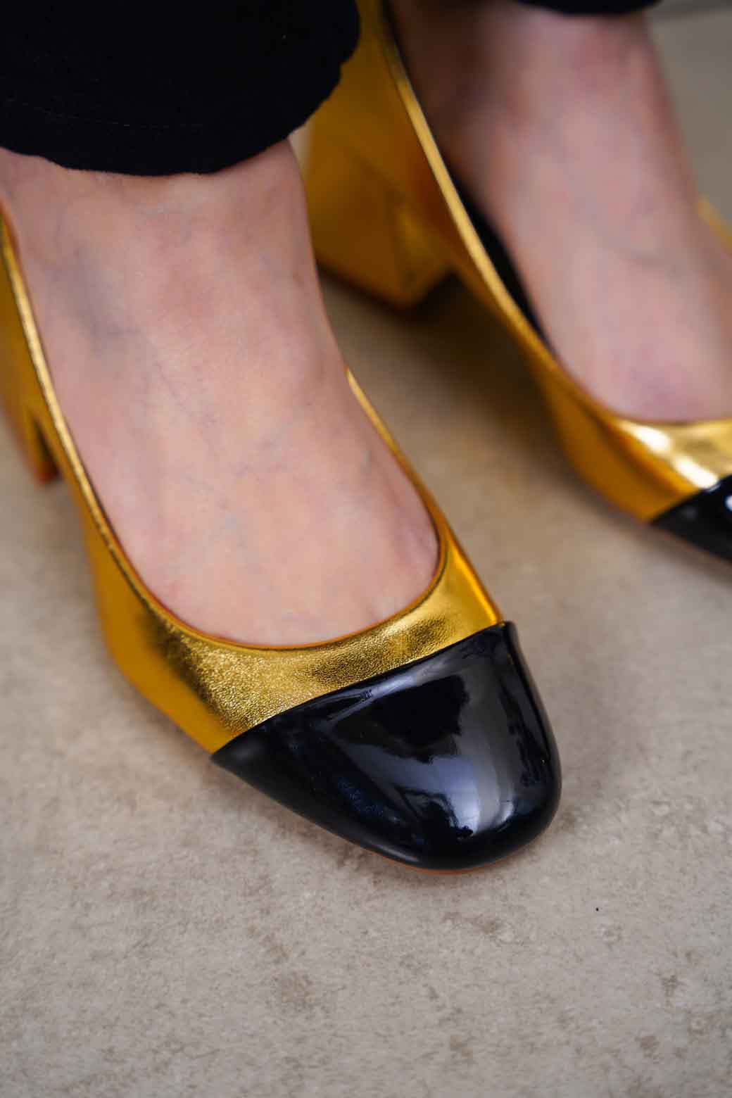 GOLD CONTRAST BLOCK HEEL