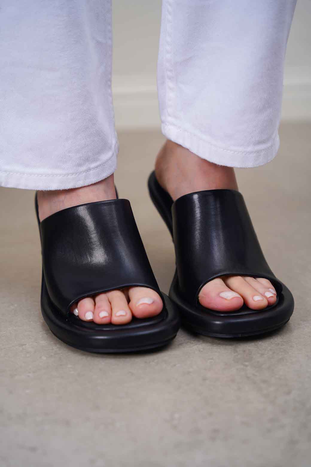 BLACK BUMPER HEELED SLIDE
