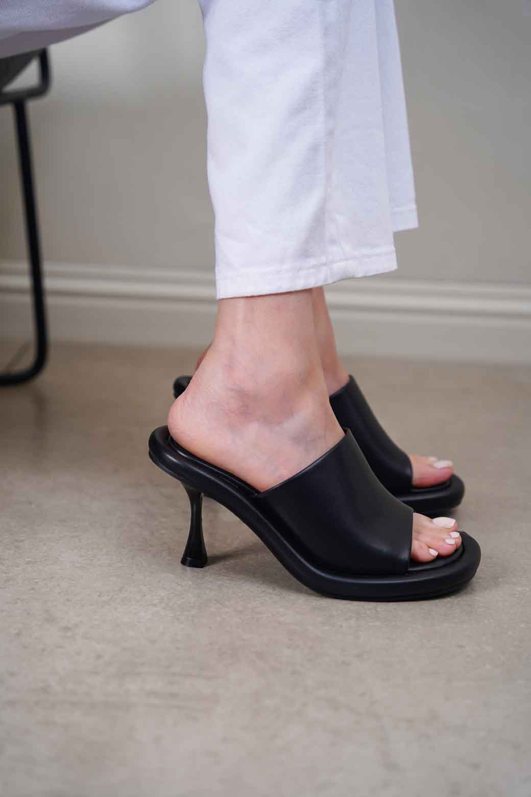 BLACK BUMPER HEELED SLIDE