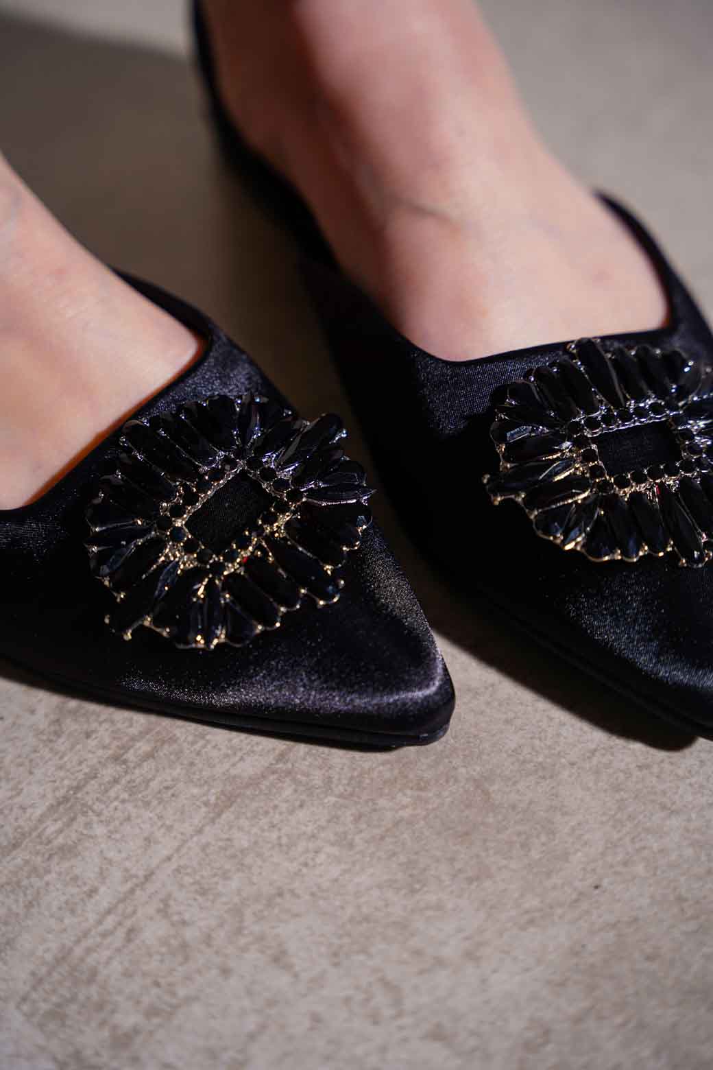 BLACK EMBELLISHED PUMPS
