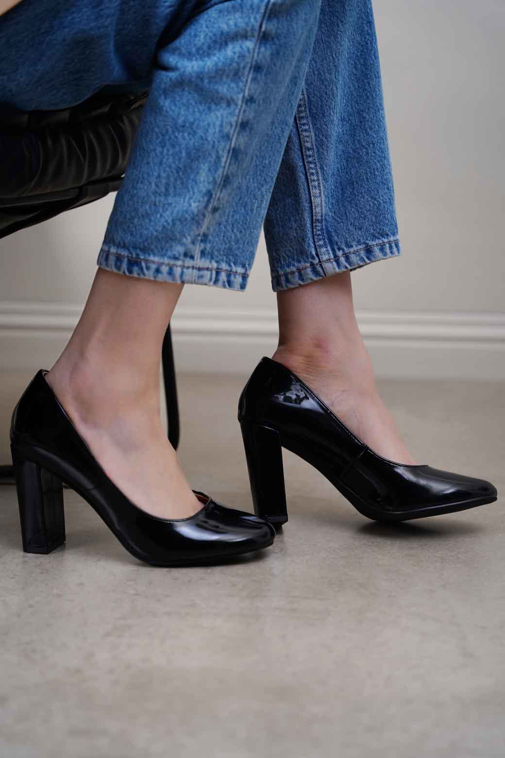 BLACK BASIC BLOCK HEEL