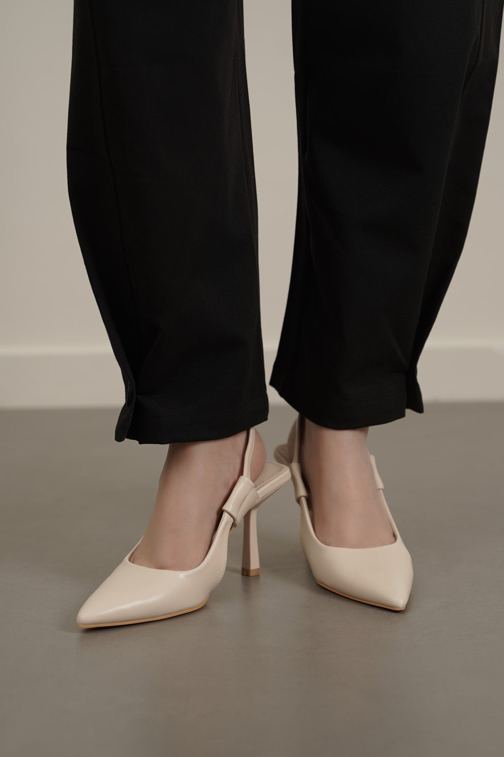 OFF WHITE MINIMALIST SLINGBACK HEEL