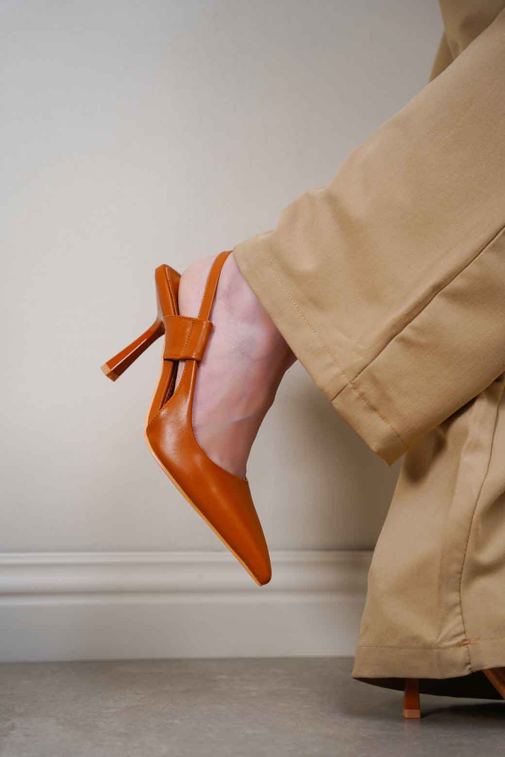TAN MINIMALIST SLINGBACK HEEL