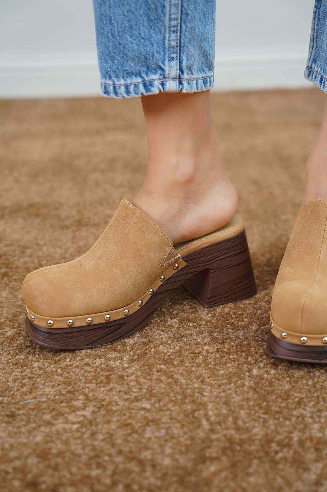 KHAKI STUDDED PLATFORM  CLOGS