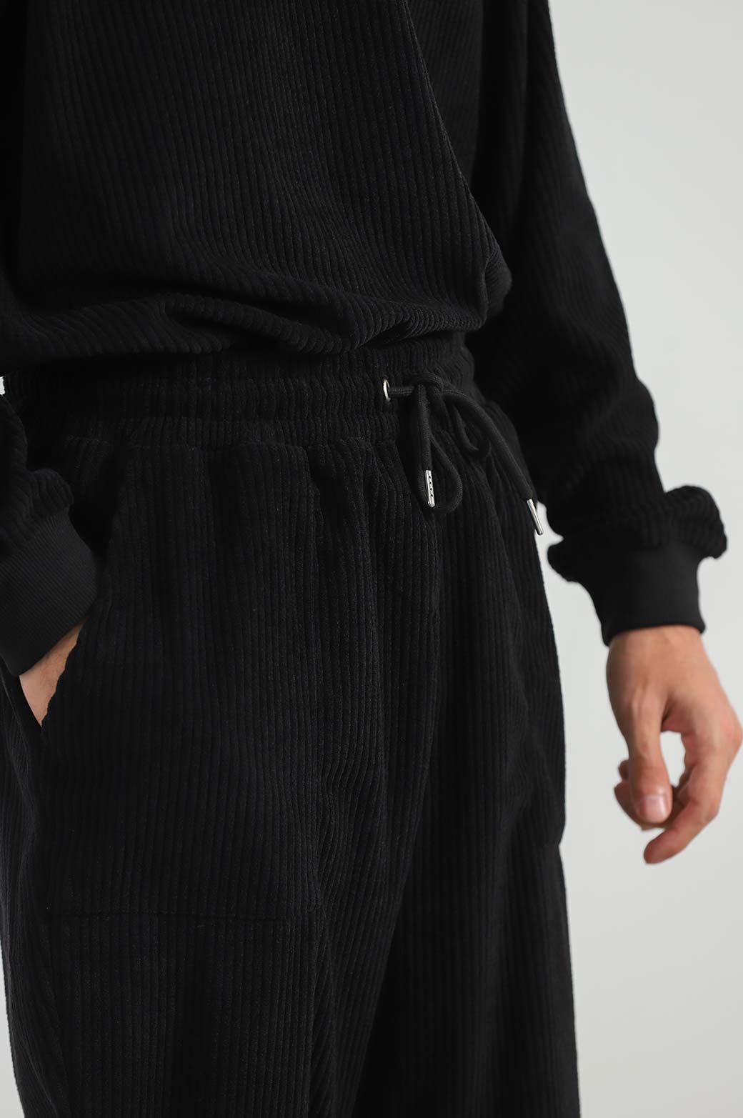 BLACK RIBBED KNIT TROUSER