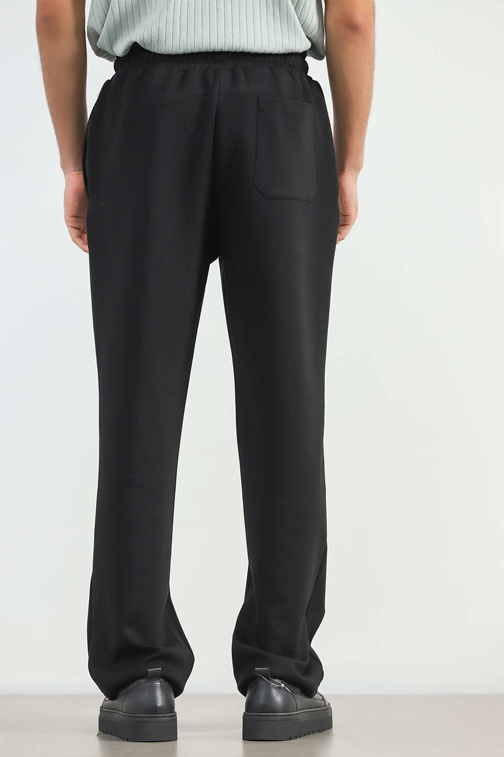 BLACK STRAIGHT KNITTED PANTS