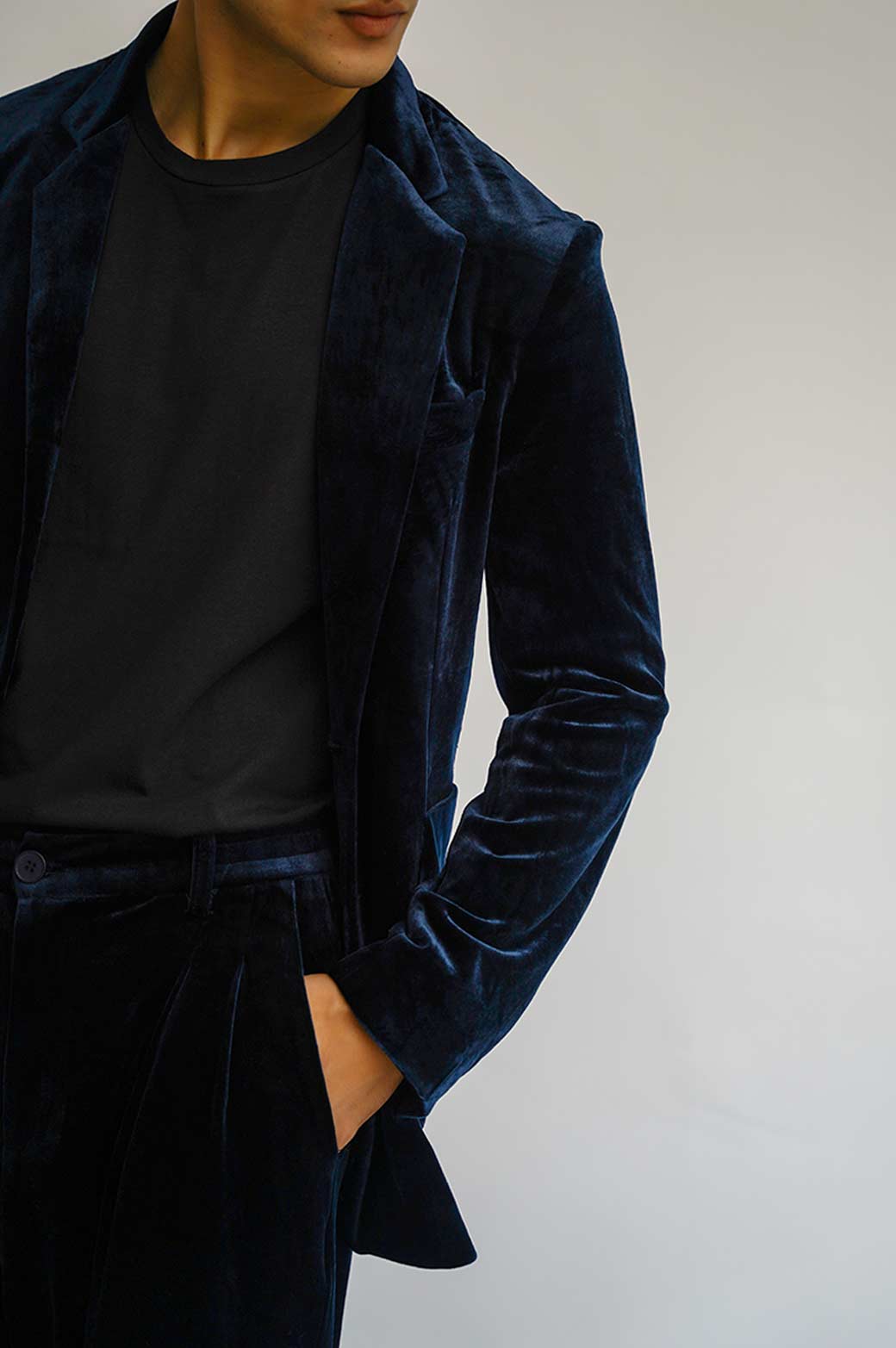 NAVY VELVET BLAZER